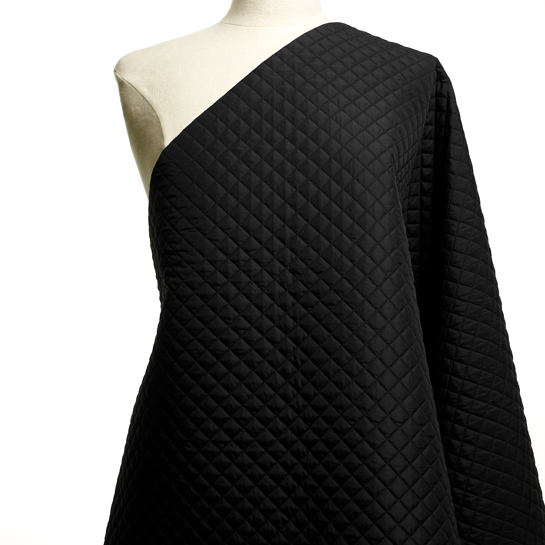 QUILTED, RAVEN BLACK (F000048958) - Mannequin
