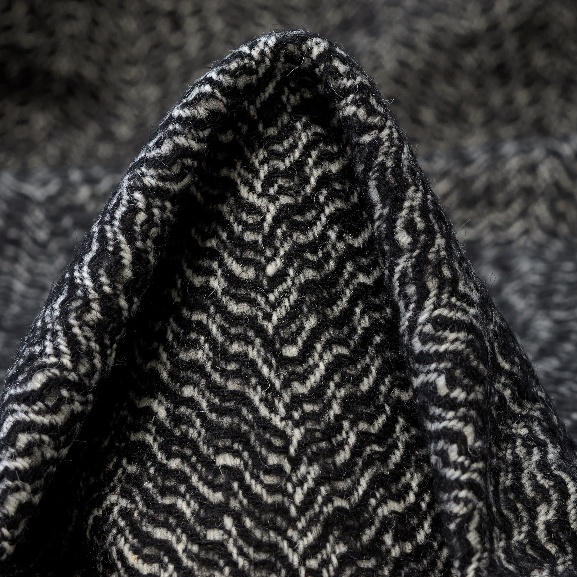 JACQUARD, VIRGIN WOOL, MICRO DESIGN, ANTIQUE WHITE&RAVEN BLACK (F000038864)