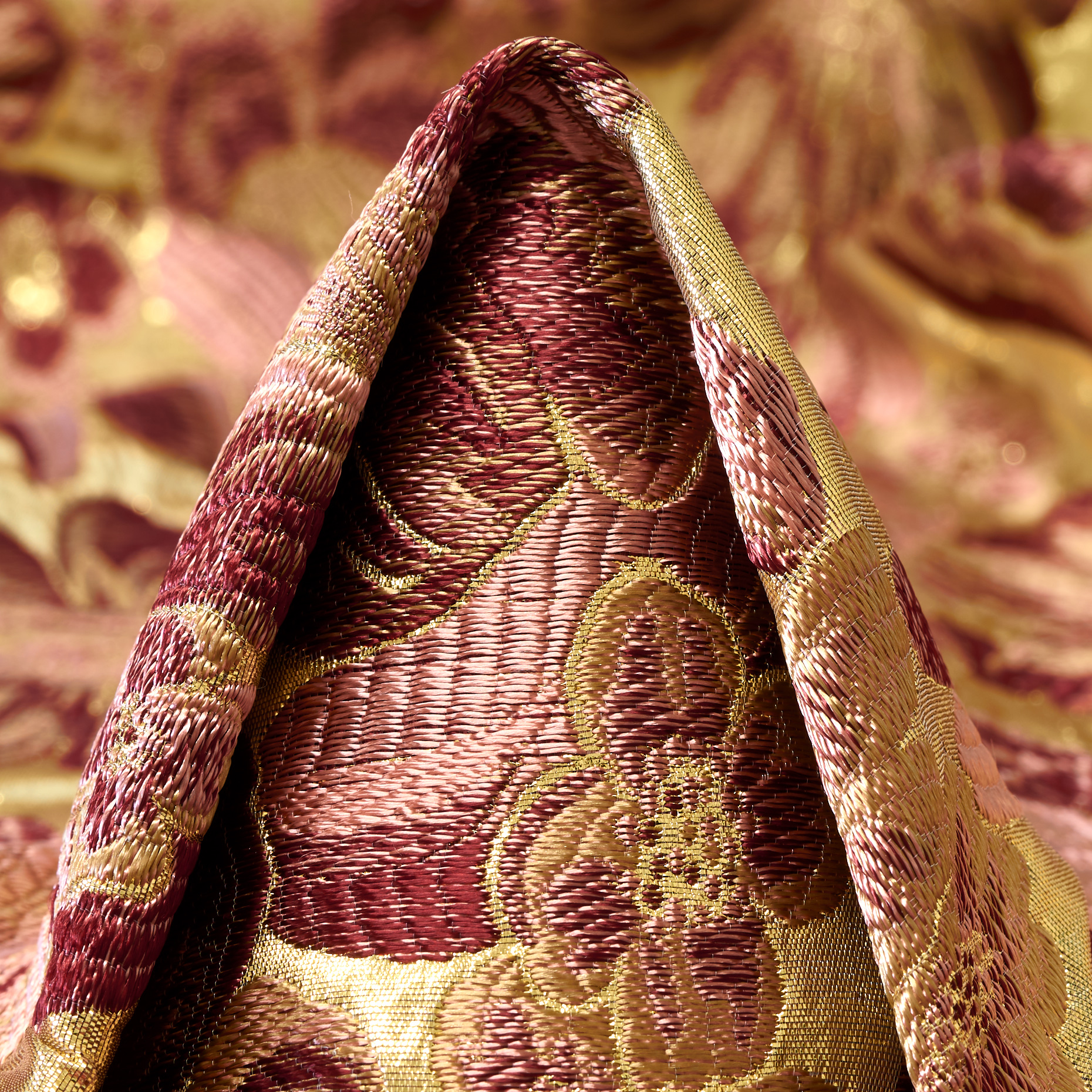 JACQUARD, ACETATE, TONE ON TONE, RED GOLD&RUBY WINE (P000005070)