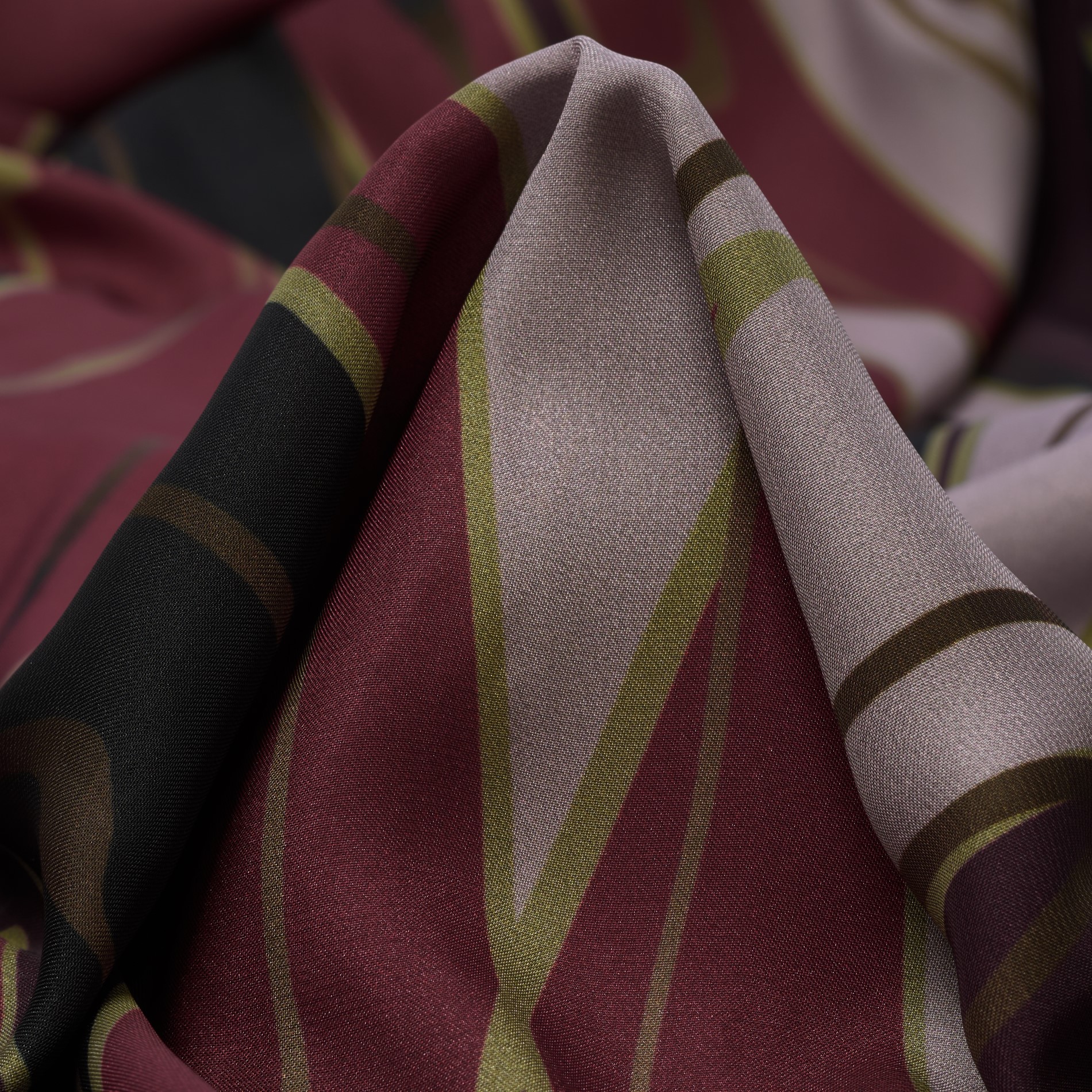 SATIN, PRINTED, CABERNET&RAVEN BLACK (F000031240)