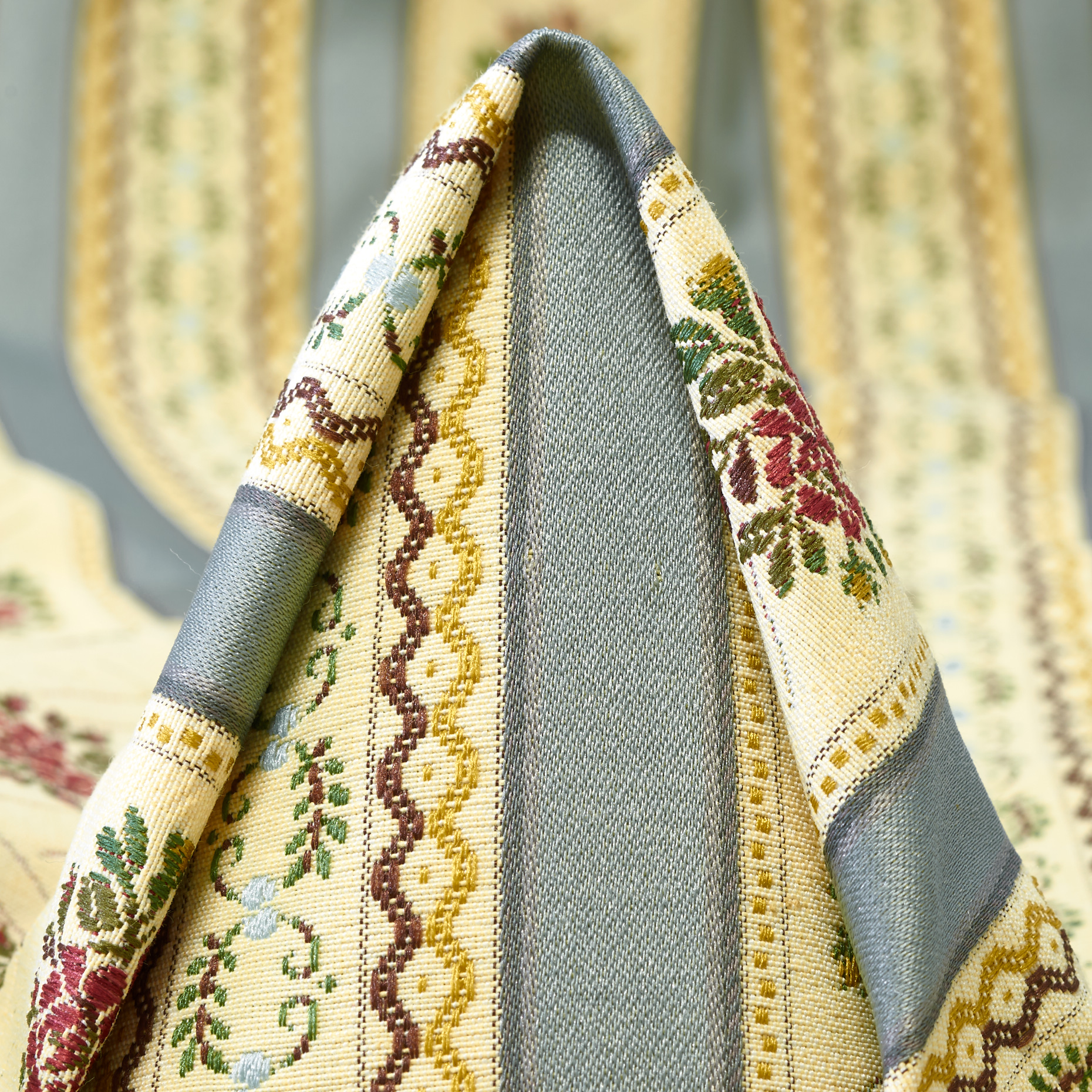 JACQUARD, COTTON, FLORAL, ANTIQUE WHITE&MONUMENT (F000049595)