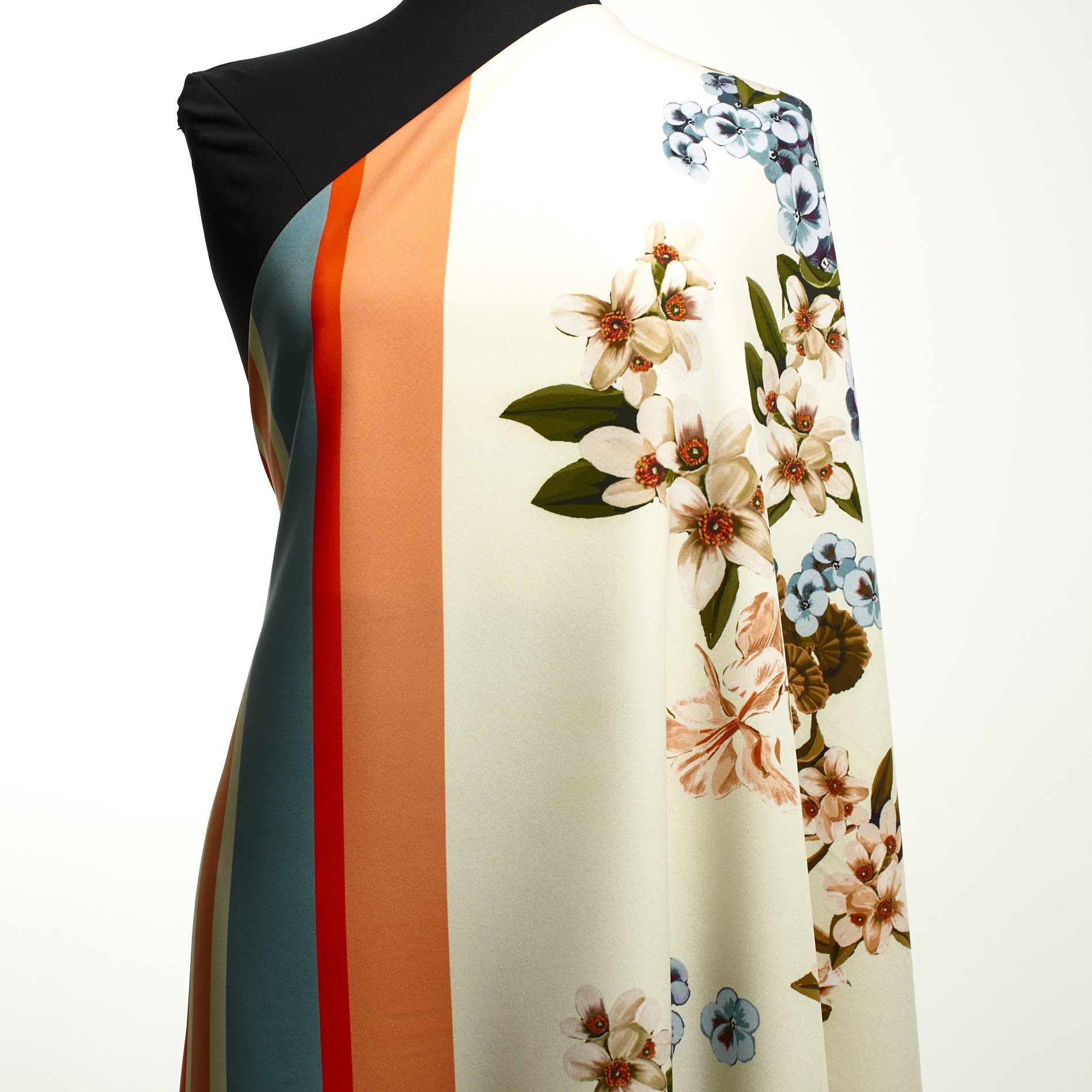 TECHNO STRETCH, PRINTED, IVORY&POWDER BLUE (F000031166) - Mannequin