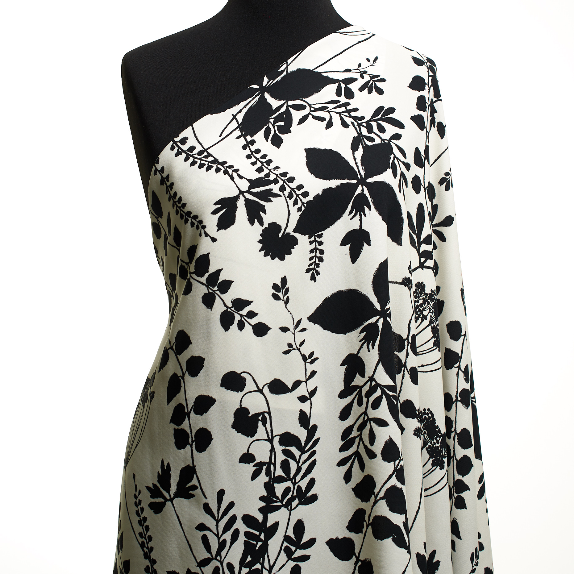 CRÊPE, VISCOSE, FLORAL, RAVEN BLACK&BRILLIANT WHITE (F000049550) - Mannequin