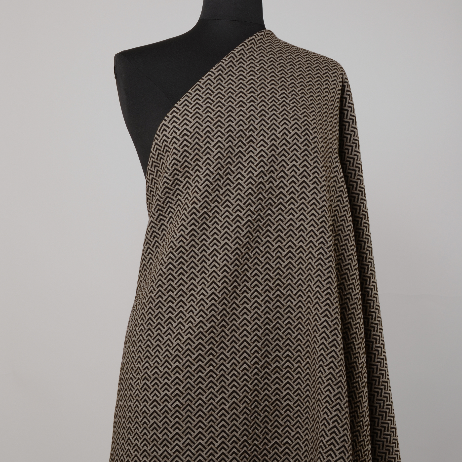 JACQUARD, TAUPE&RAVEN BLACK (F000022956) - Mannequin
