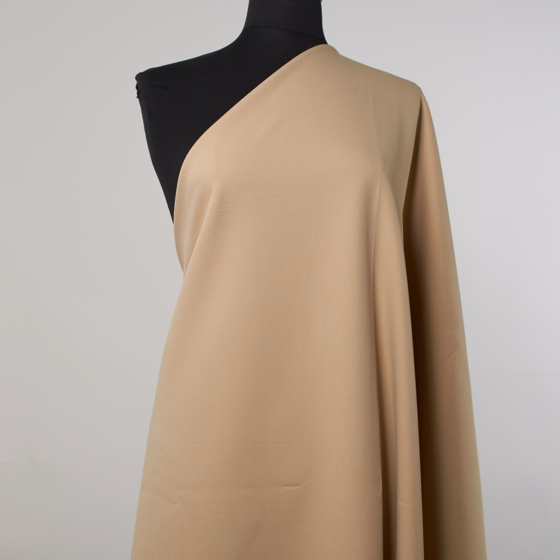 Poliéster japonés, Powder Peach (F000026458) - Maniquí