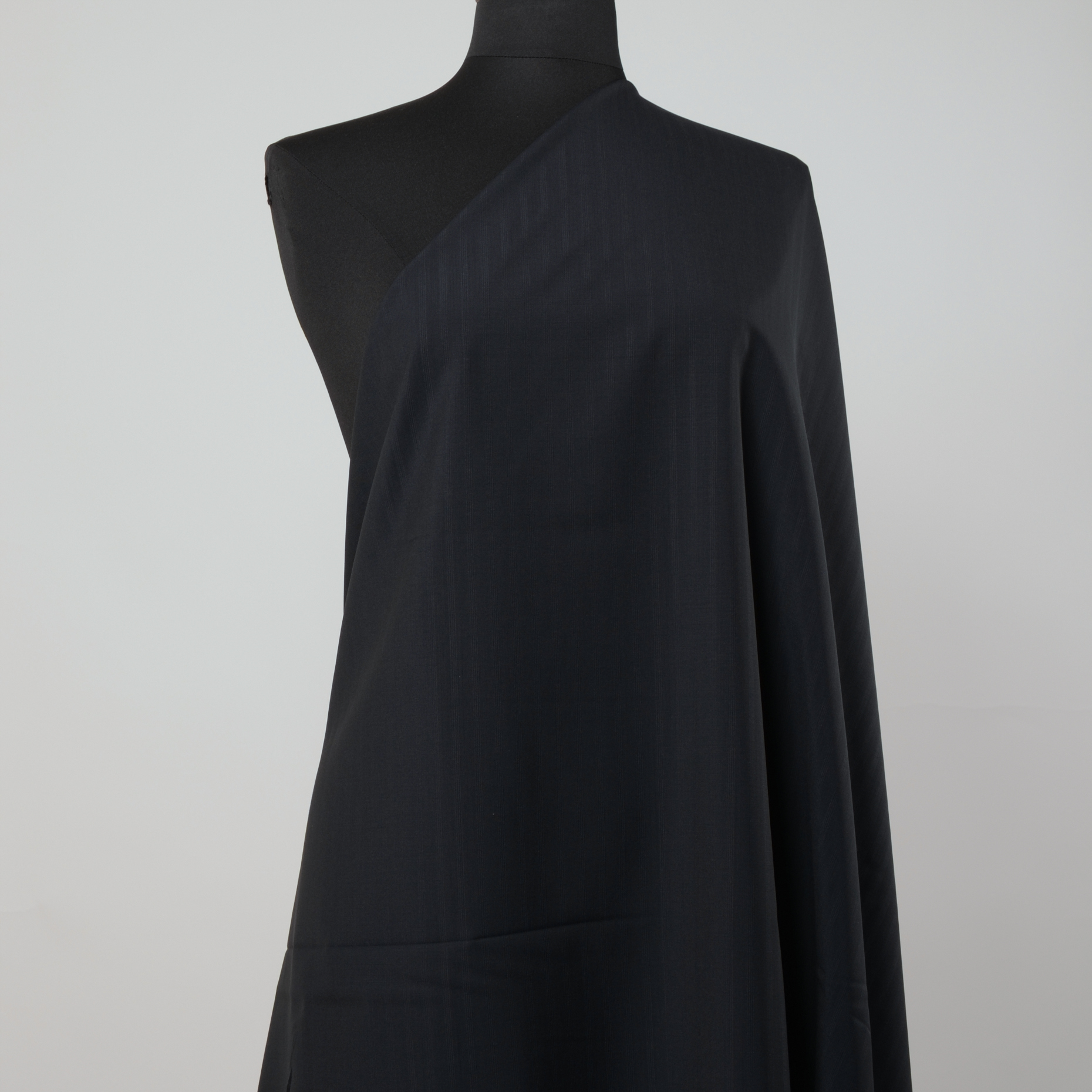 COOL WOOL, VIRGIN WOOL, PINSTRIPES, PARISIAN NIGHT (F000006318) - Mannequin