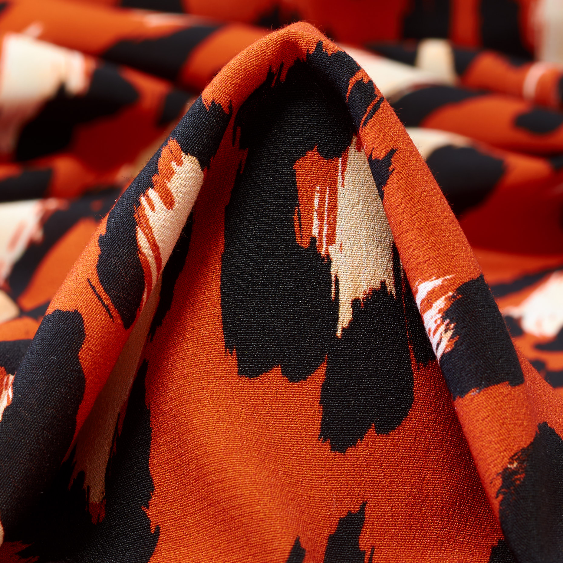 CRÊPE, VISCOSE, PRINTED, SUMMER FIG&RAVEN BLACK (F000040108)