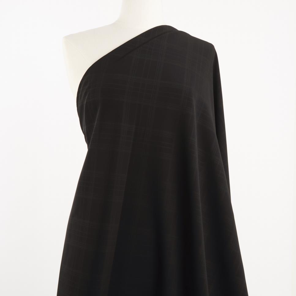 TECHNO STRETCH, FLORAL, PRINTED, JET BLACK (AQ000092) - Mannequin