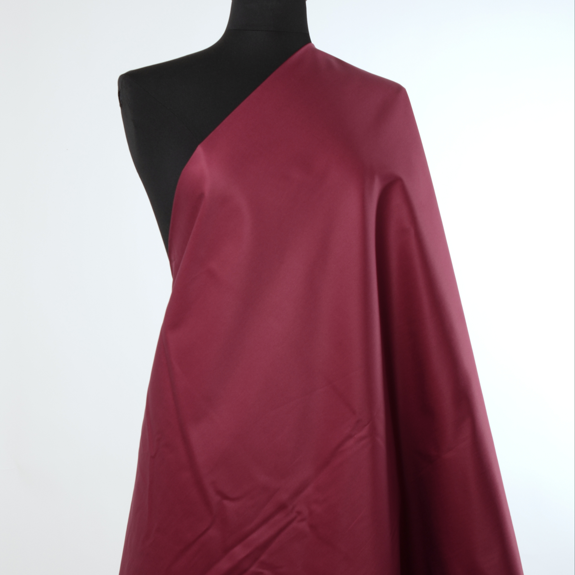 Sergé, Coton, Red Plum (F000003359) - Mannequin