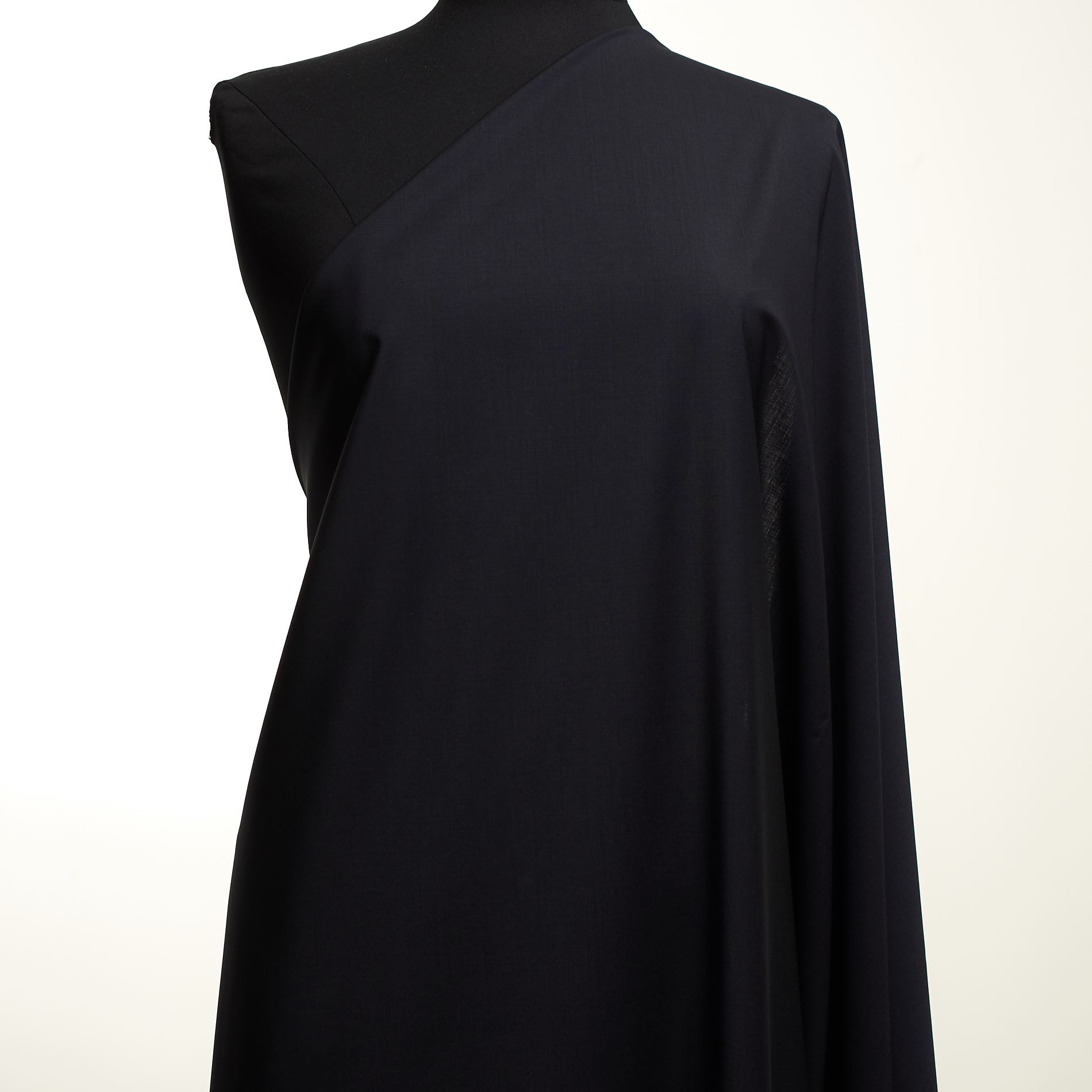 COOL WOOL, VIRGIN WOOL, NIGHT SKY (F000030036) - Mannequin