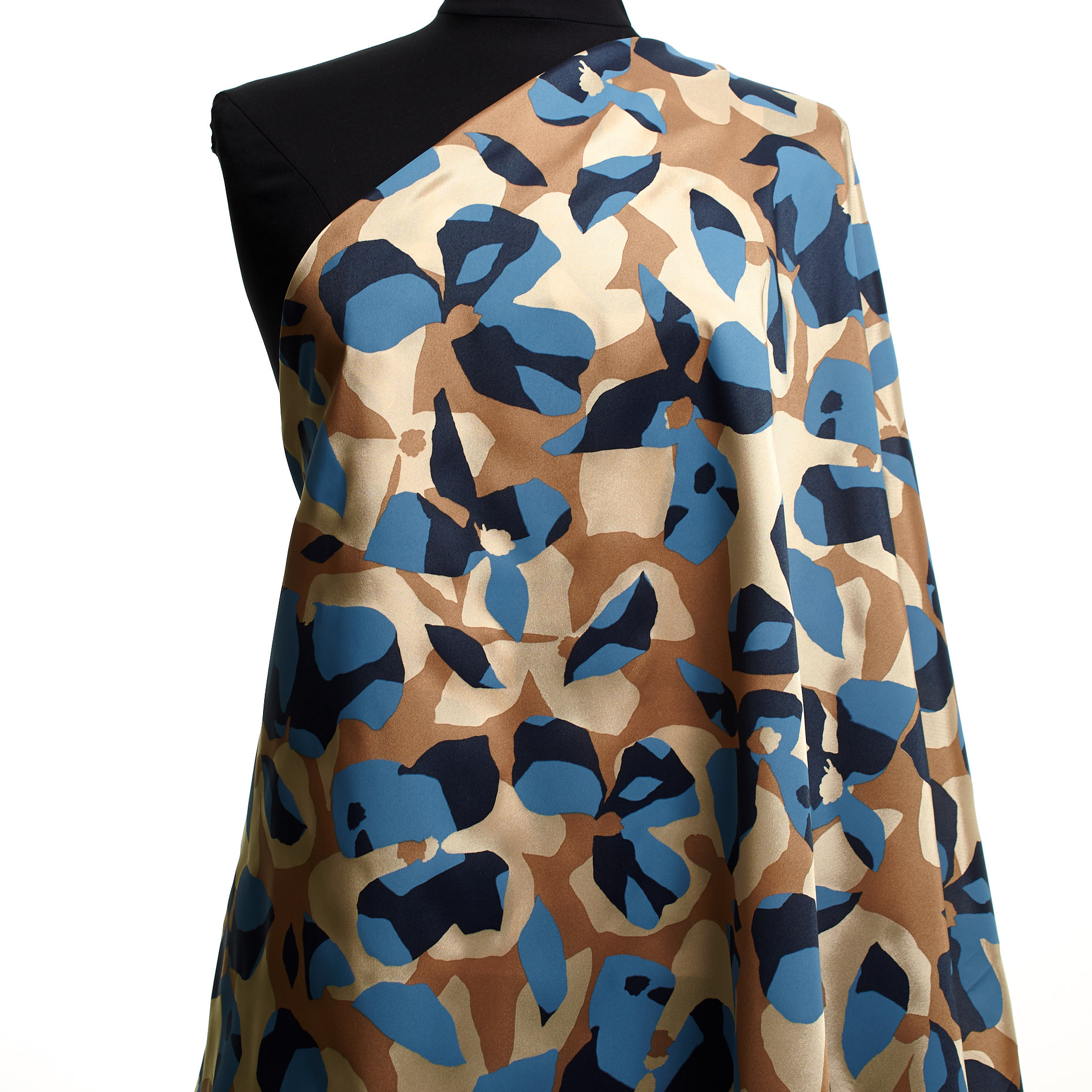 VISCOSE, PRINTED, FLORAL, SAND DOLLAR&CYANEUS (F000043843) - Mannequin