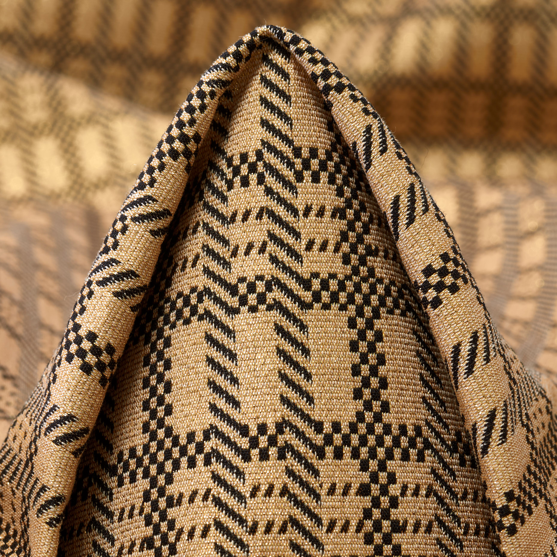 JACQUARD, COTTON, LUREX, FROSTED ALMOND&RAVEN BLACK (P000003380)