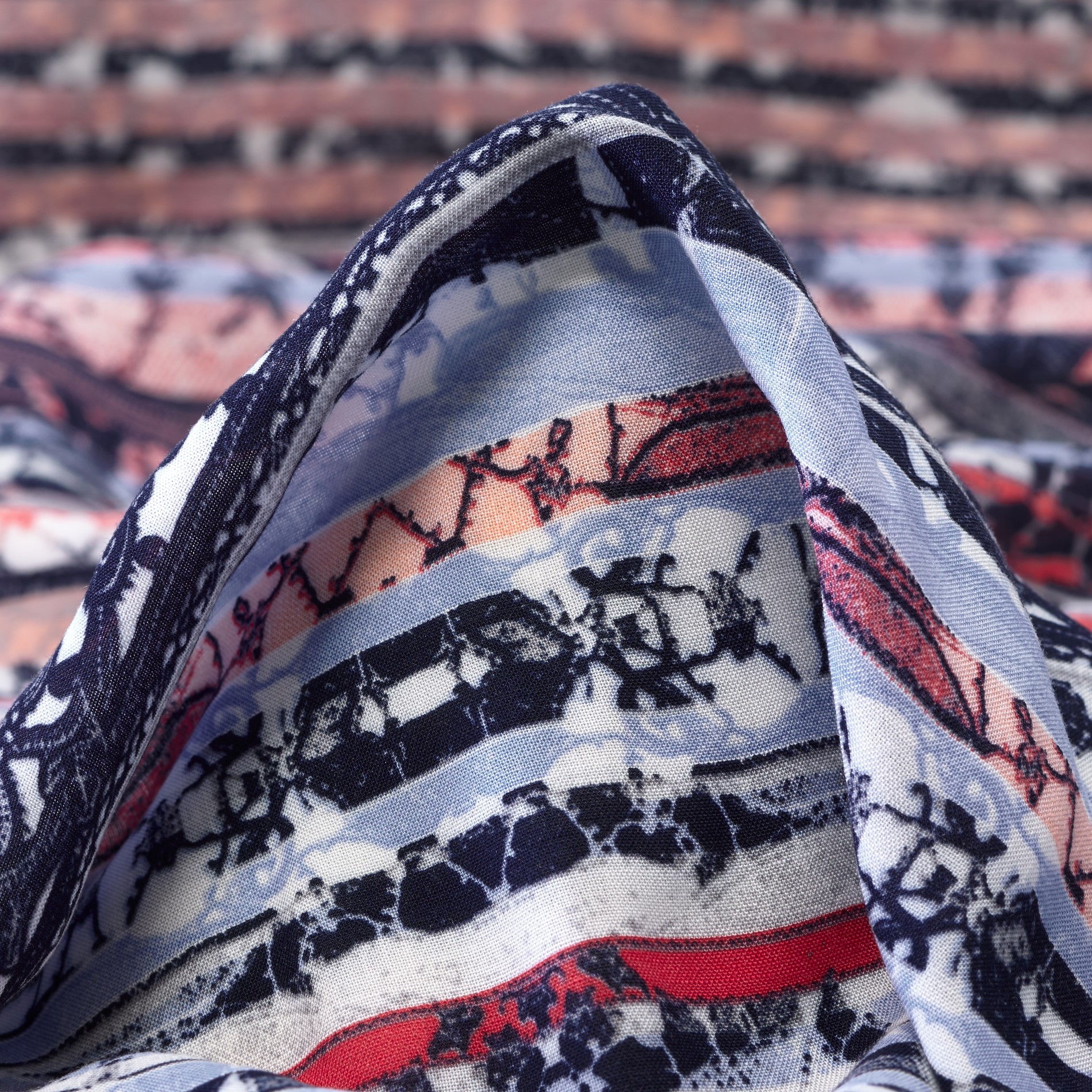 VISCOSE, PRINTED, XENON BLUE&RED ALERT (F000031664)