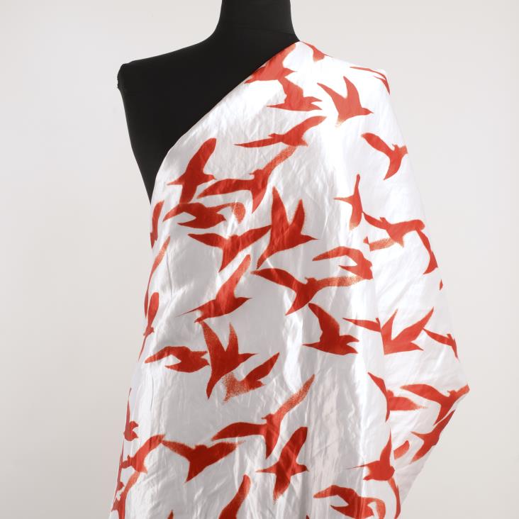 SATIN, TWILL, PRINTED, KOI&SNOW WHITE (F000030756) - Mannequin
