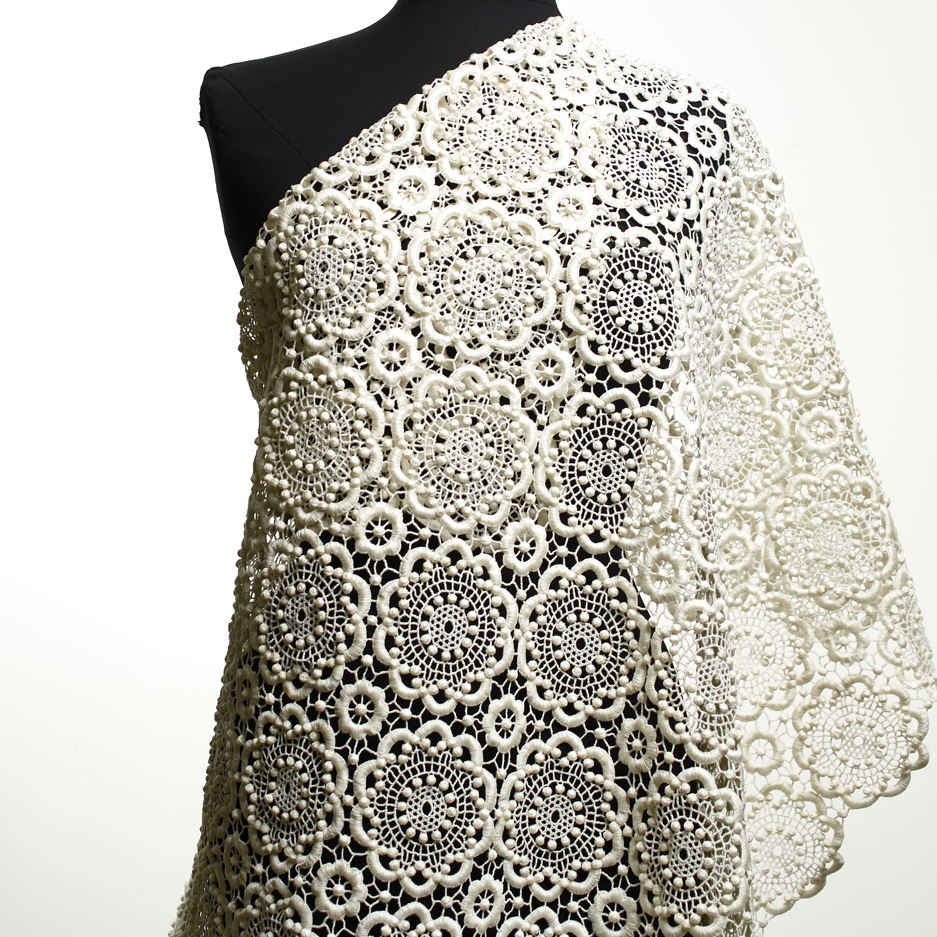 LACE, COTTON, FLORAL, IVORY (F000033862) - Mannequin