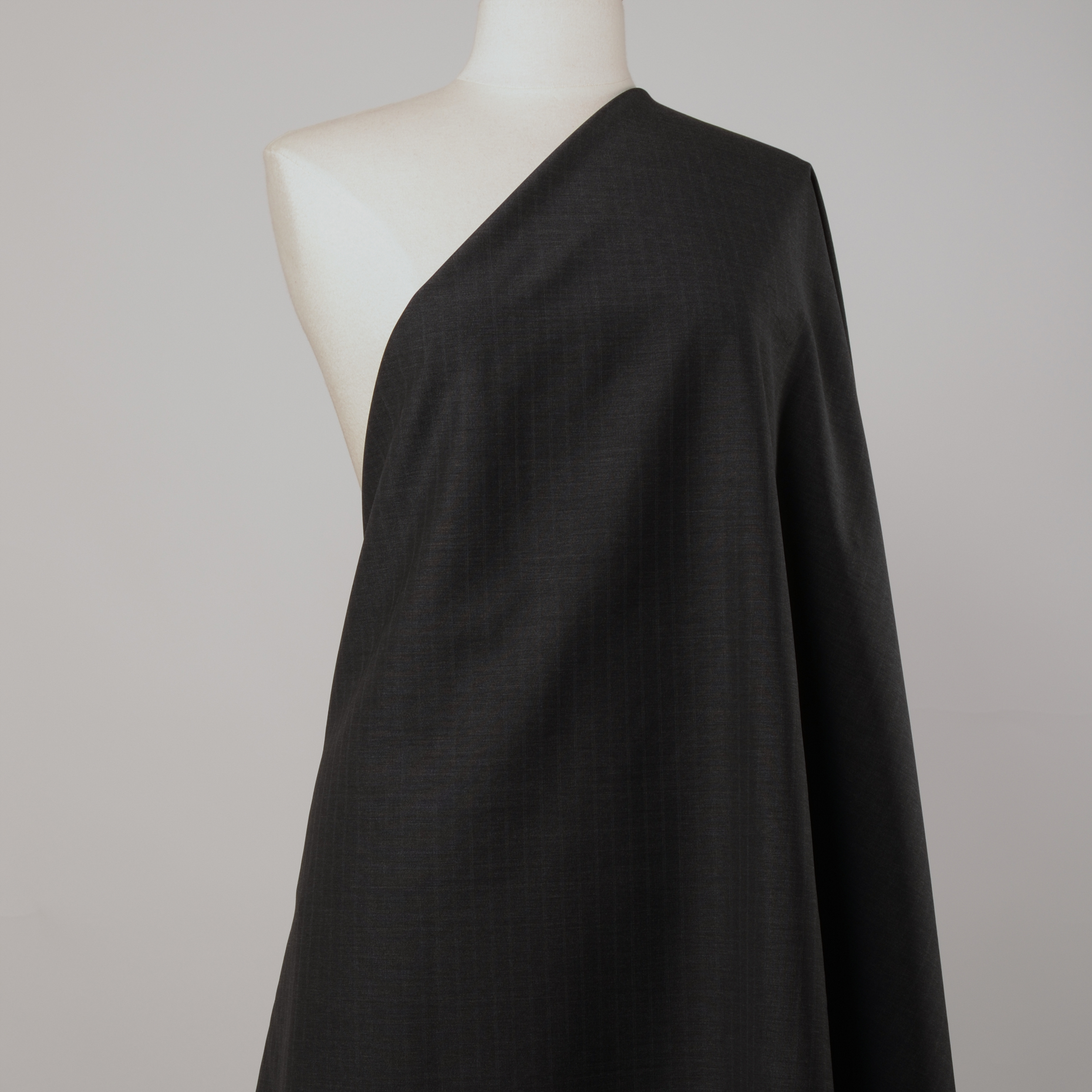TWILL, VIRGIN WOOL, STRIPES, VOLCANIC ASH (F000006334) - Mannequin