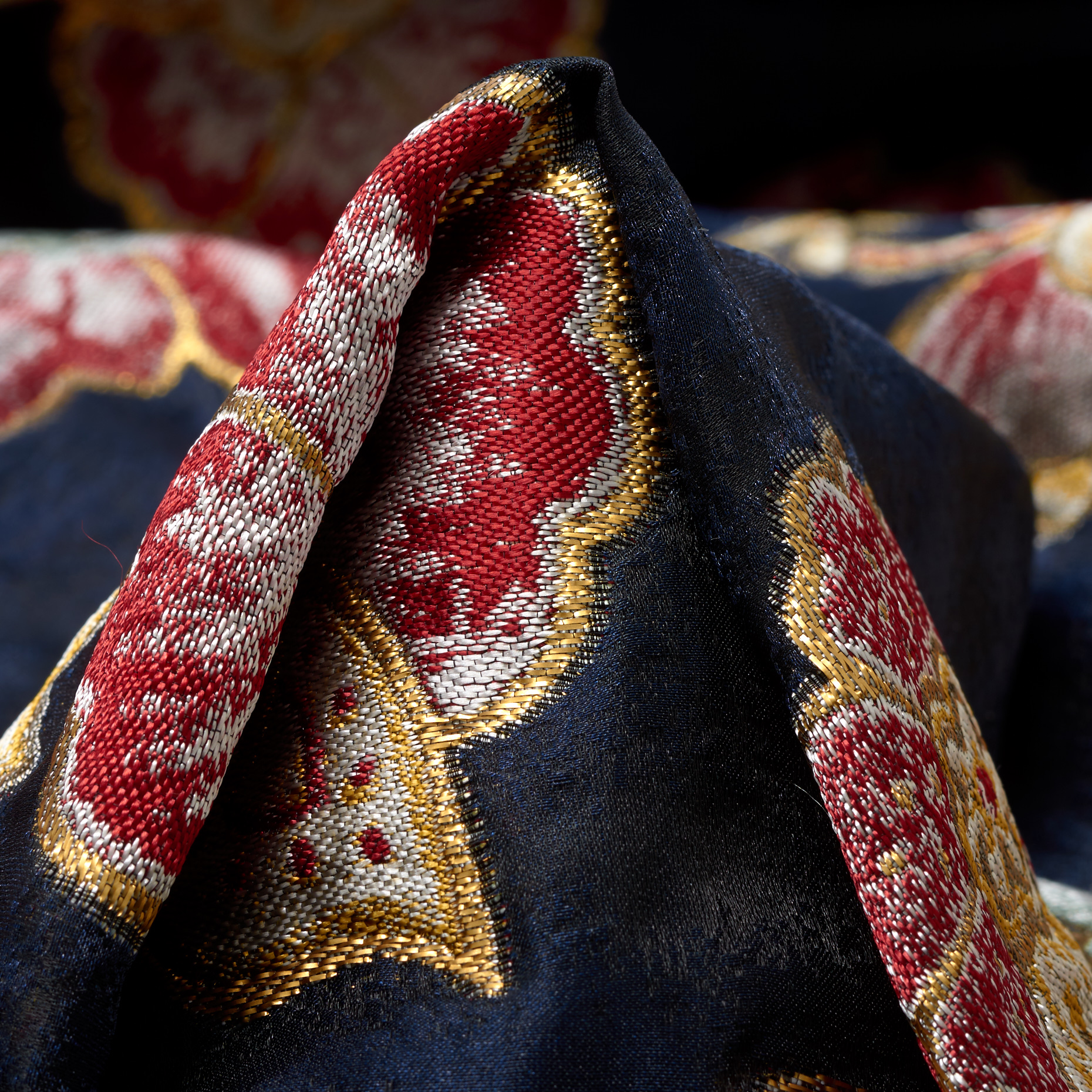 JACQUARD, CLOQUET, SILK, RED DAHLIA (P2-0000110)