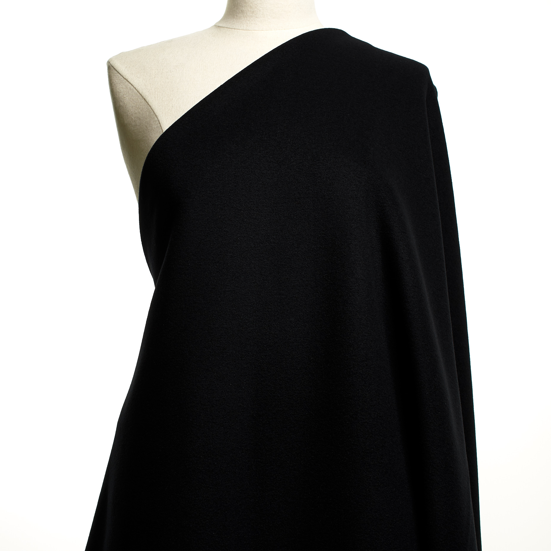 WOOL, RAVEN BLACK (F000048208) - Mannequin
