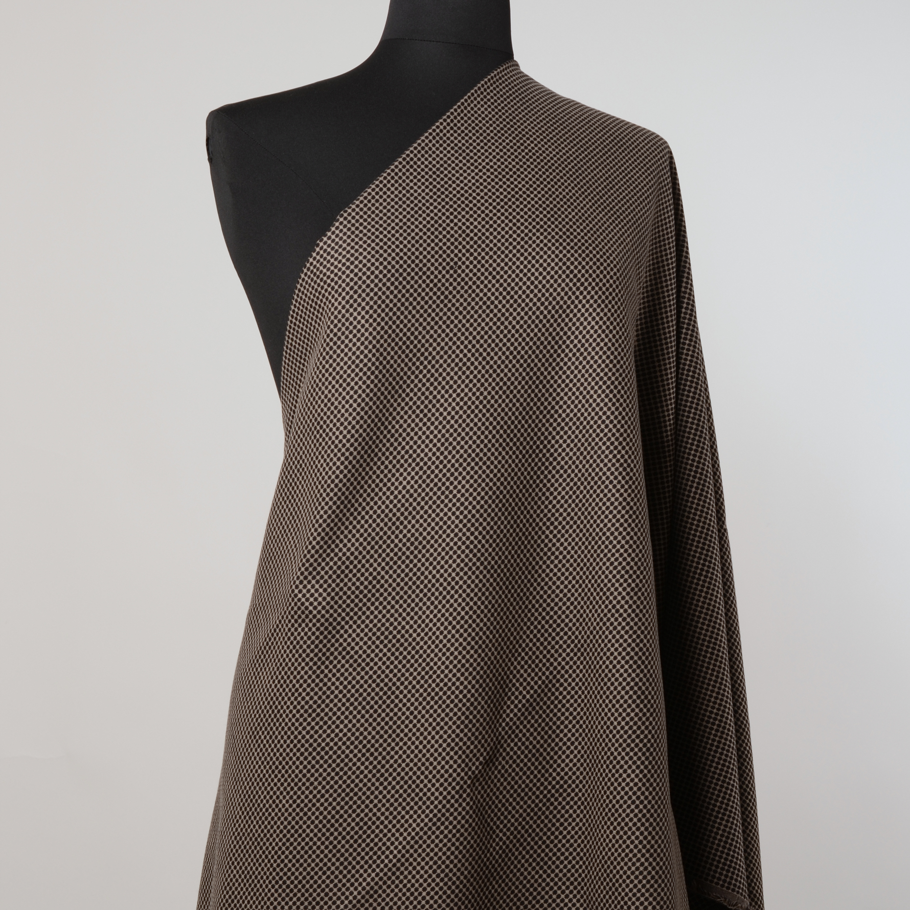 JACQUARD, WOOL, DOTS, BLACK&TOBACCO (F000017714) - Mannequin