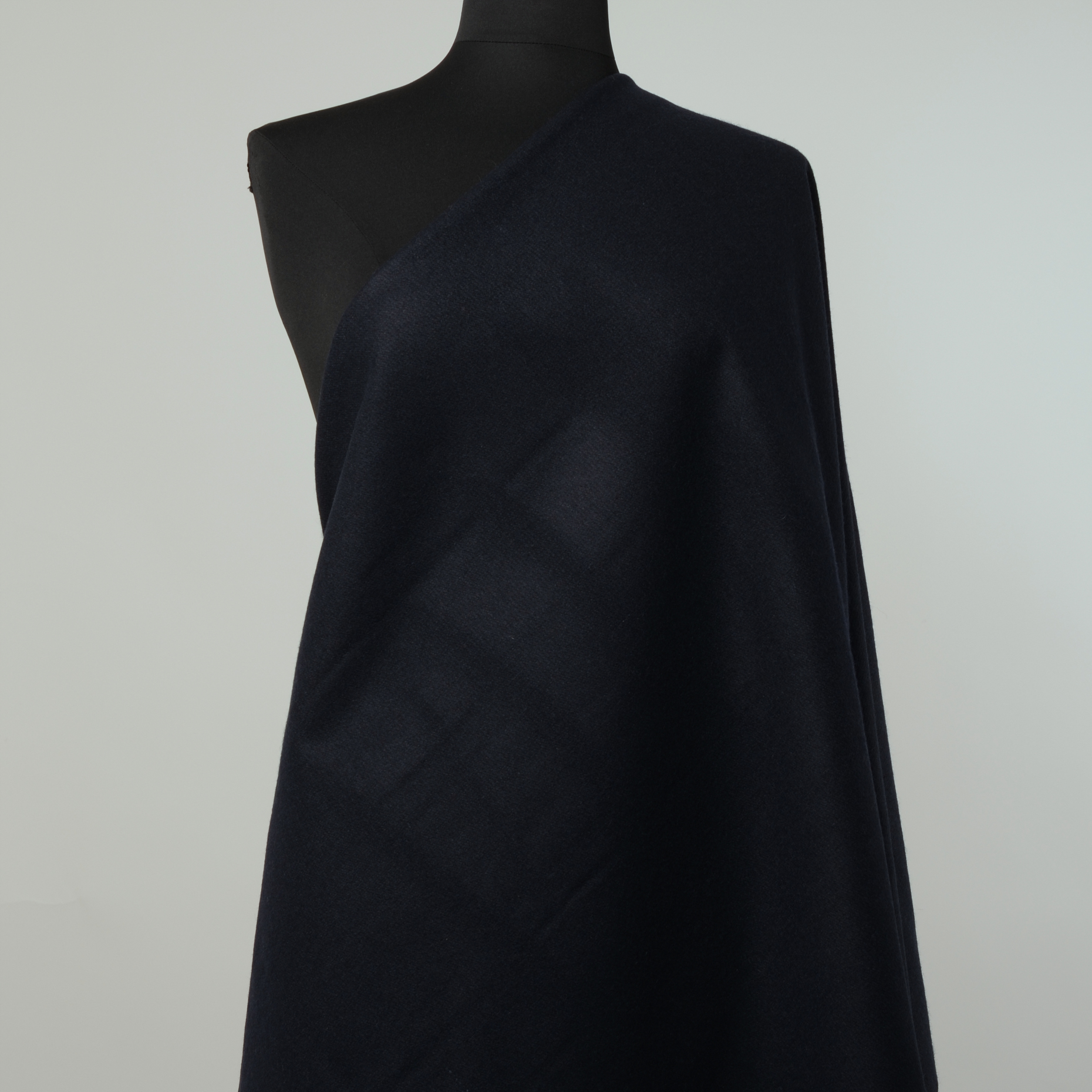 DRAP, WOOL, RAVEN BLACK (F000020058) - Mannequin
