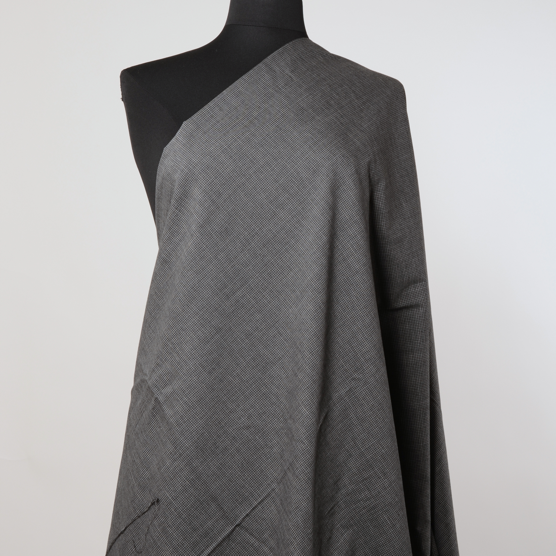 FINE WOOL, COTTON, MICRO DESIGN, MELANGE CAVIAR (F000017370) - Mannequin
