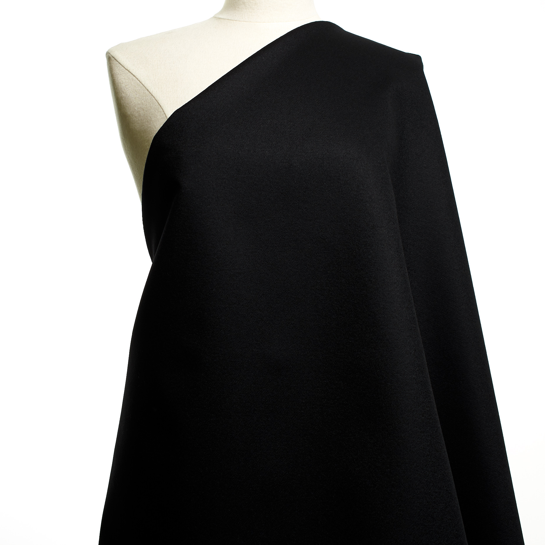 DRAP, WOOL, RAVEN BLACK (F000027047) - Mannequin