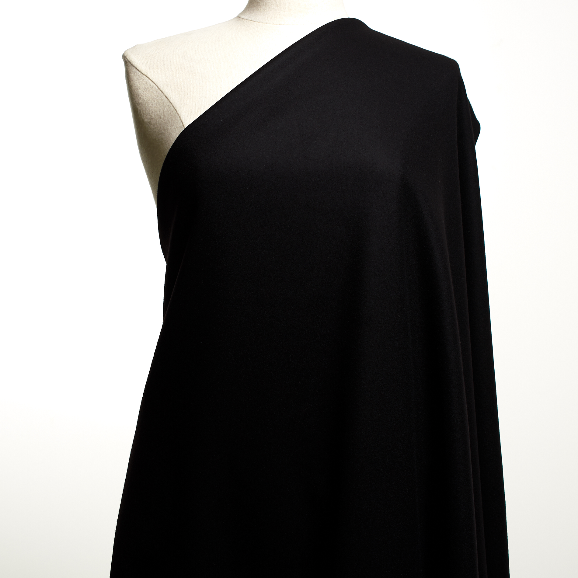 DRAP, WOOL CASHMERE, RAVEN BLACK (F000035832) - Mannequin