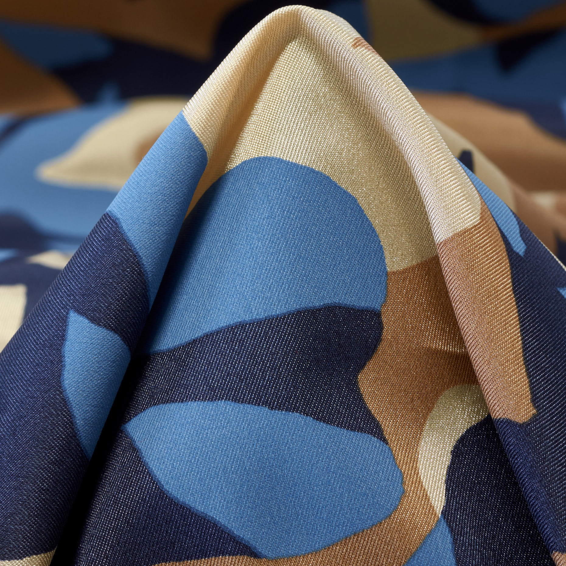 VISCOSE, PRINTED, FLORAL, SAND DOLLAR&CYANEUS (F000043843)