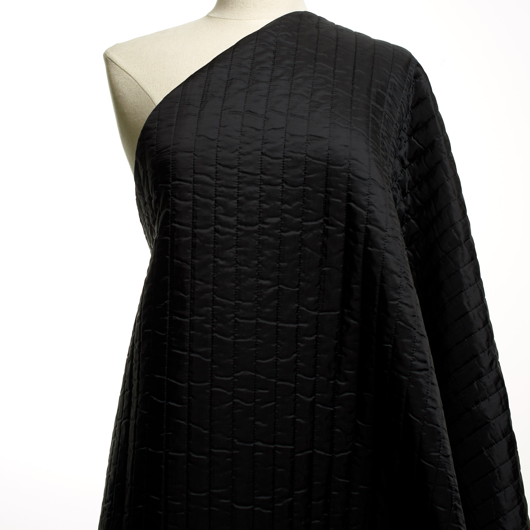 QUILTED, RAVEN BLACK (F000013353) - Mannequin