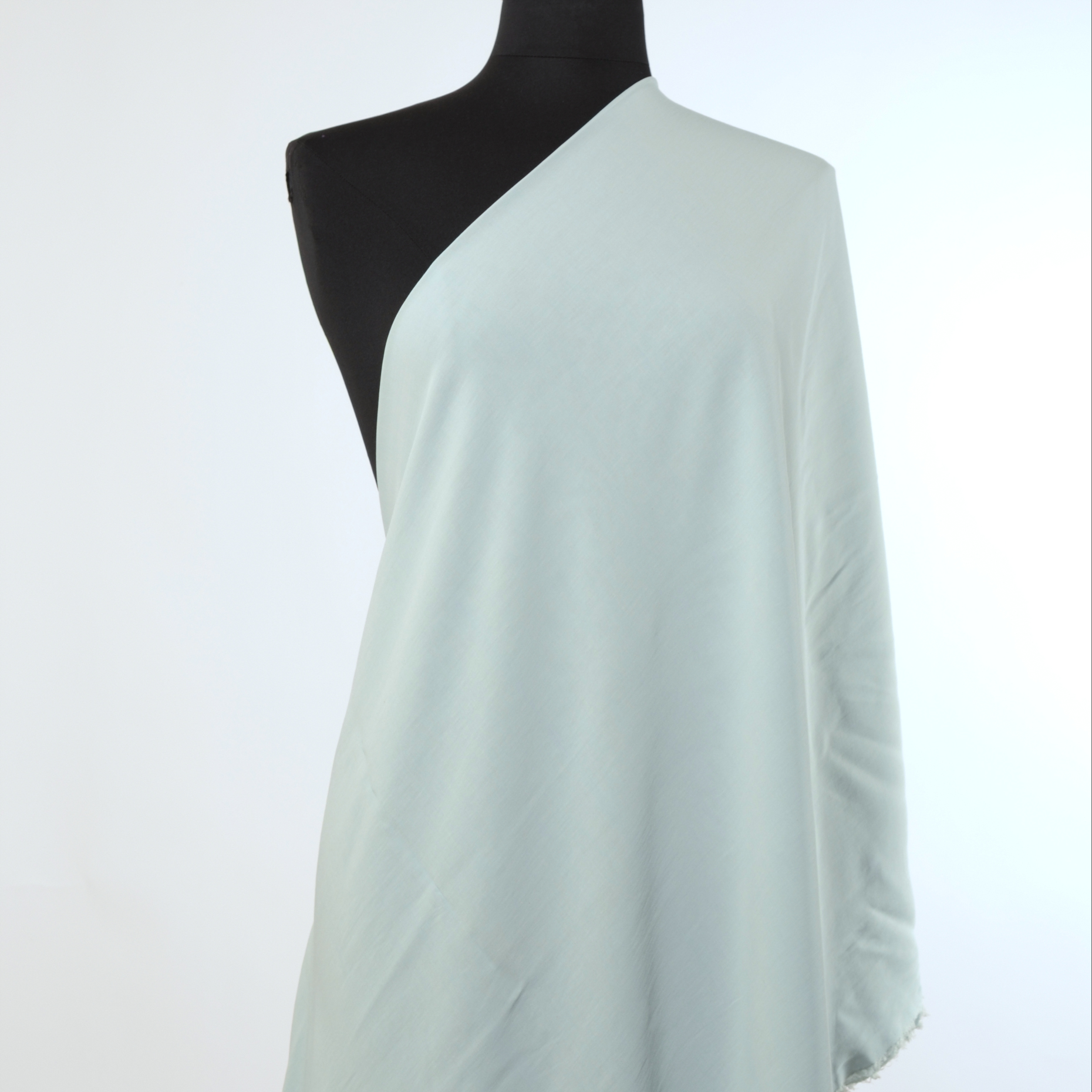 CRÊPE, VISCOSE, ELASTIC, PEARL BLUE (F000016800) - Mannequin