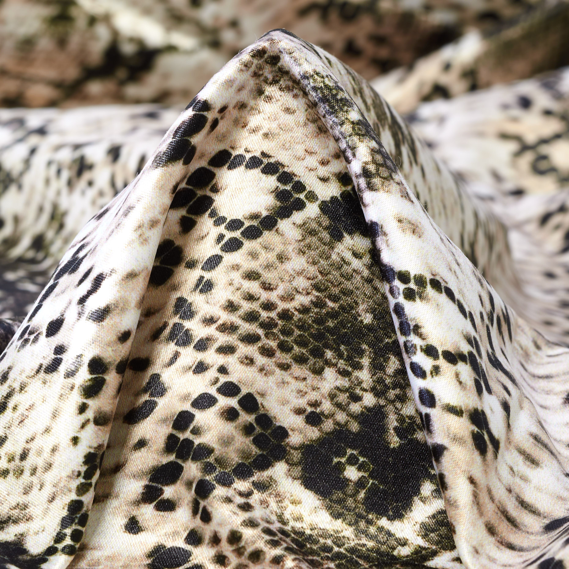 SATIN, VISCOSE BLEND, ANIMAL, ANTIQUE WHITE&RAVEN BLACK (F000041292)