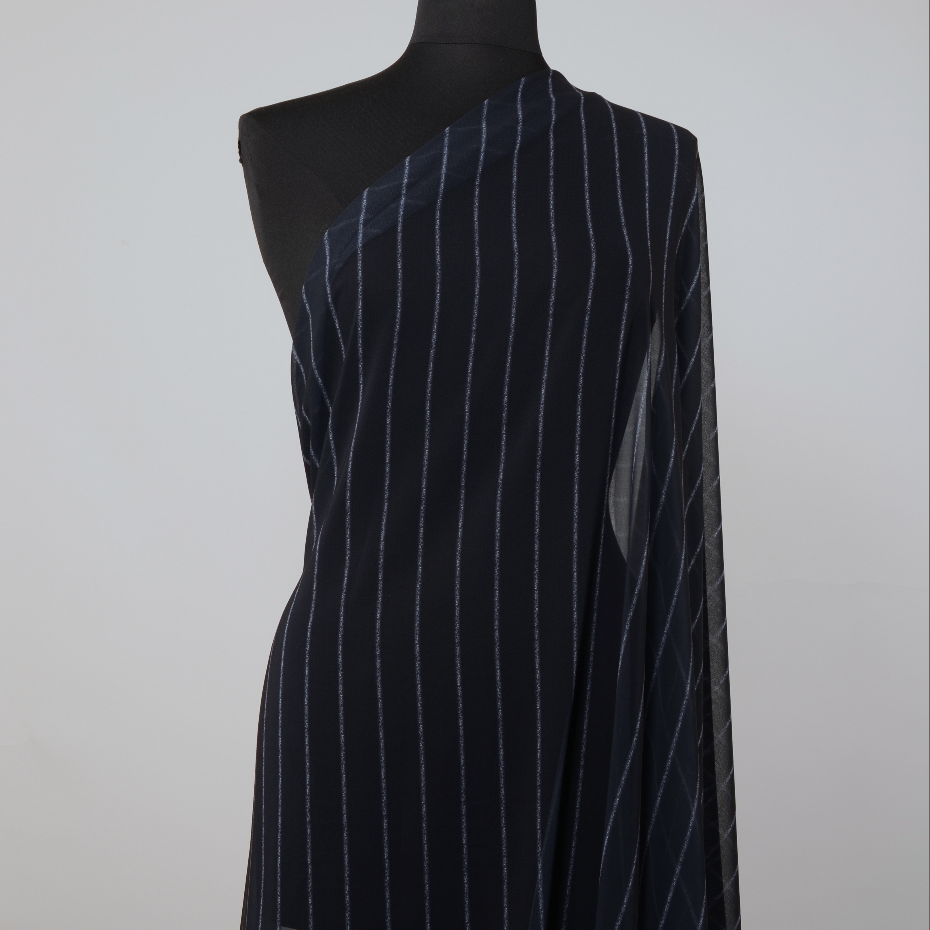 Chiffon, Rayé, Imprimé, Raven Black&Brilliant White (F000022750) - Mannequin