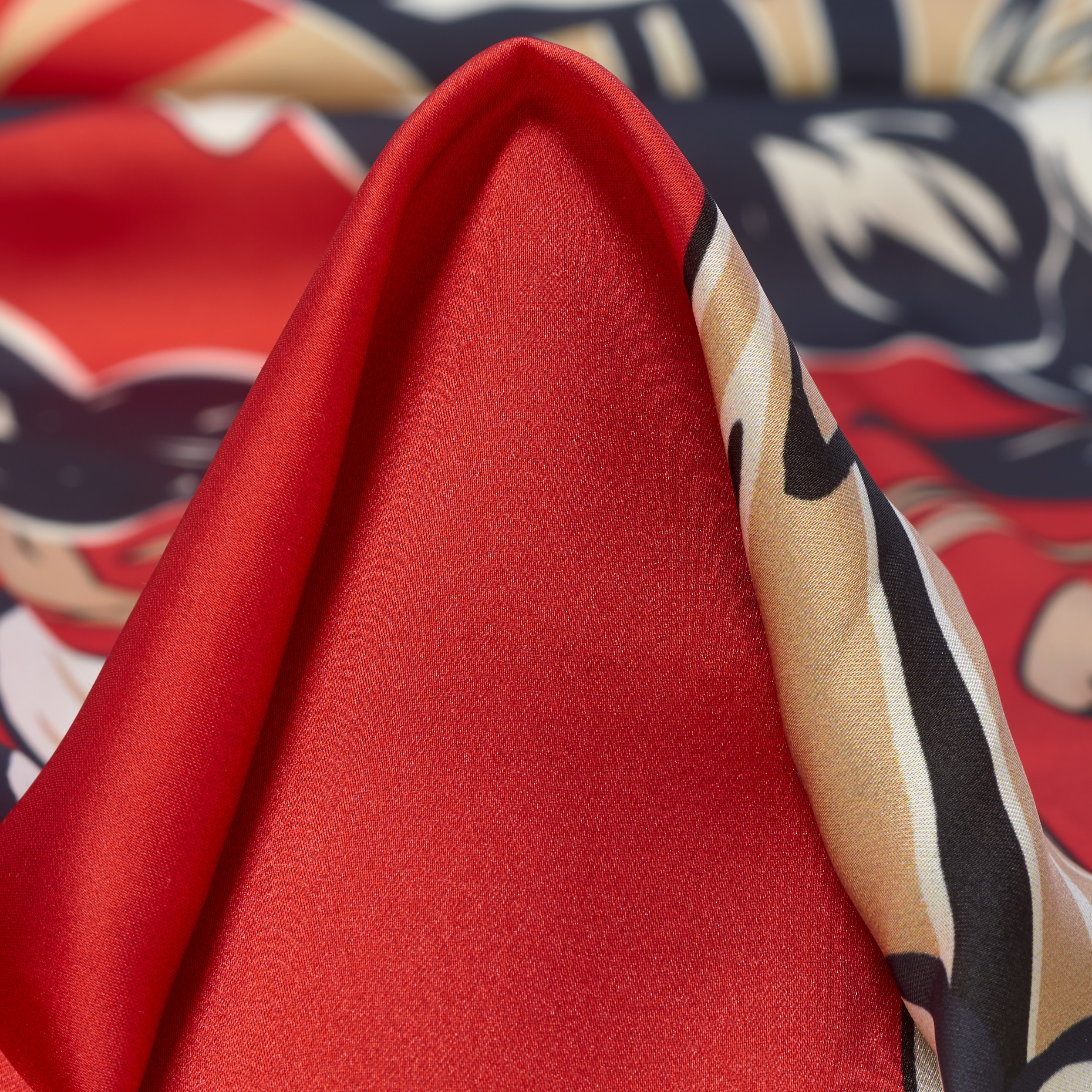 SATIN, PRINTED, RACING RED&IRISH CREAM (F000031265)