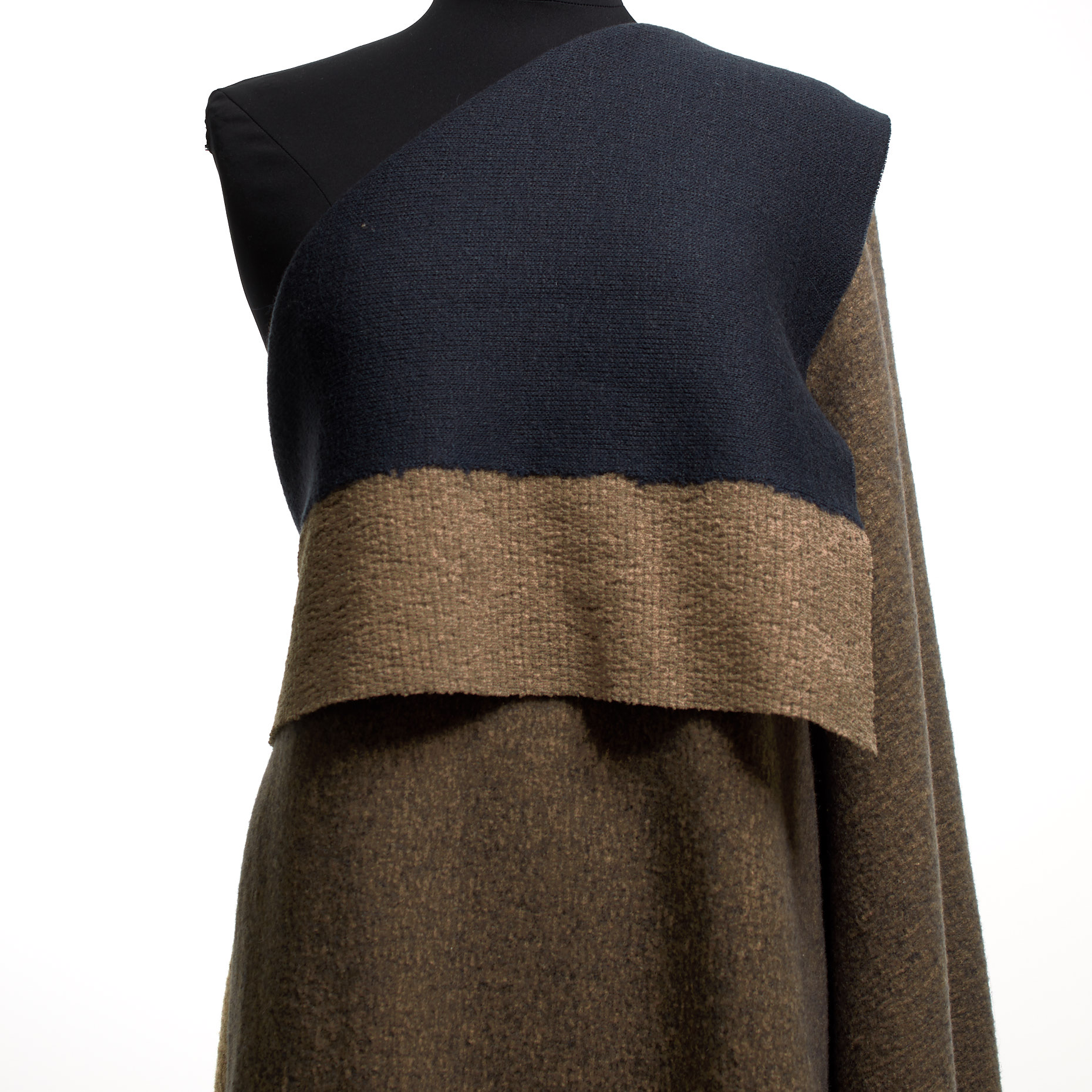 Double, Jersey, Mohair, Dusty Taupe (F000036569) - Mannequin