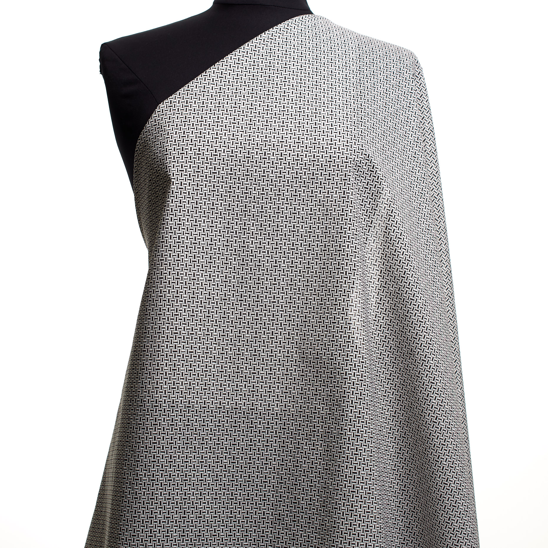 BATISTE, COTTON, PRINTED, RAVEN BLACK&CLOUD (F000043901) - Mannequin