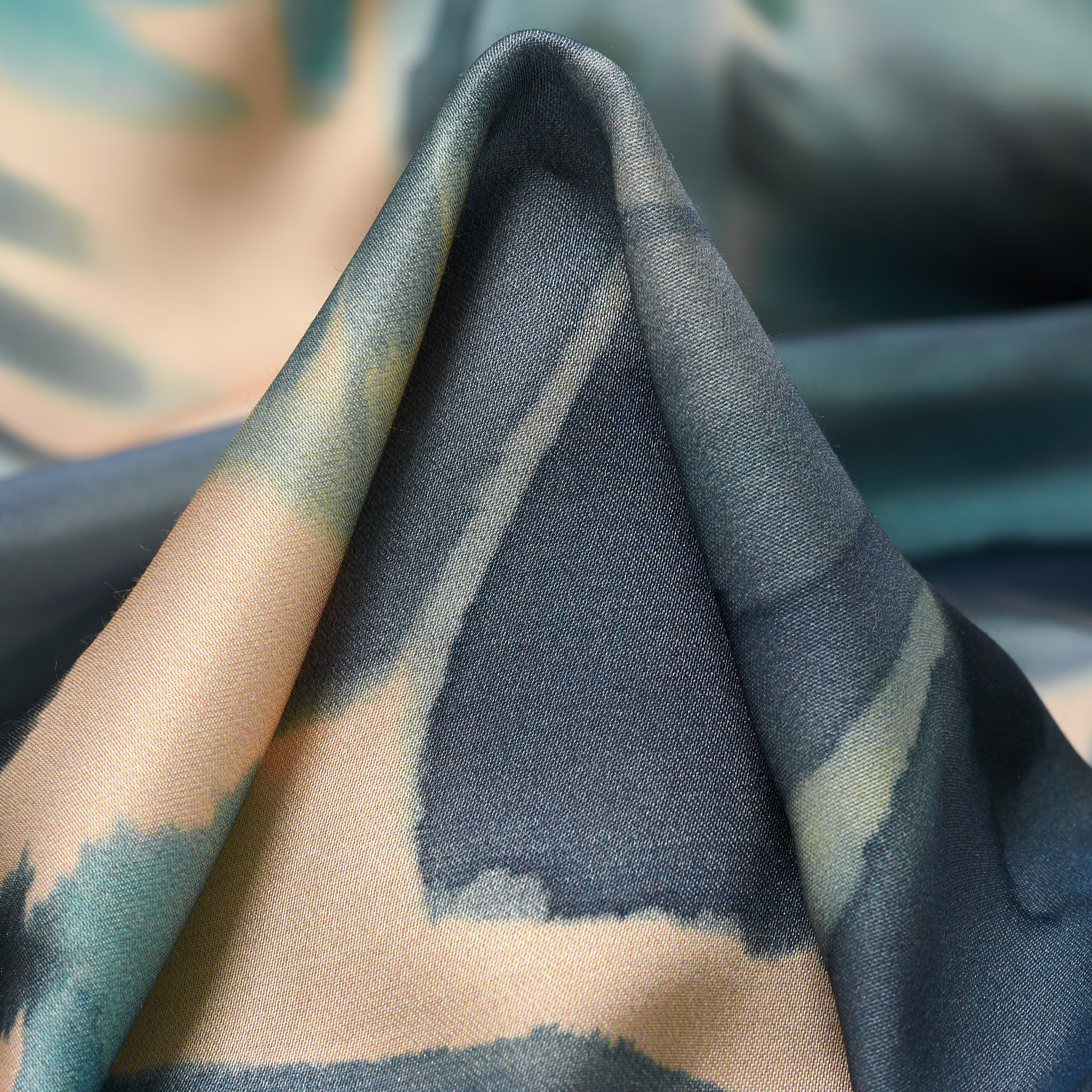 SATIN, VISCOSE, PRINTED, PALE PEACH&LEAD (T0000752)