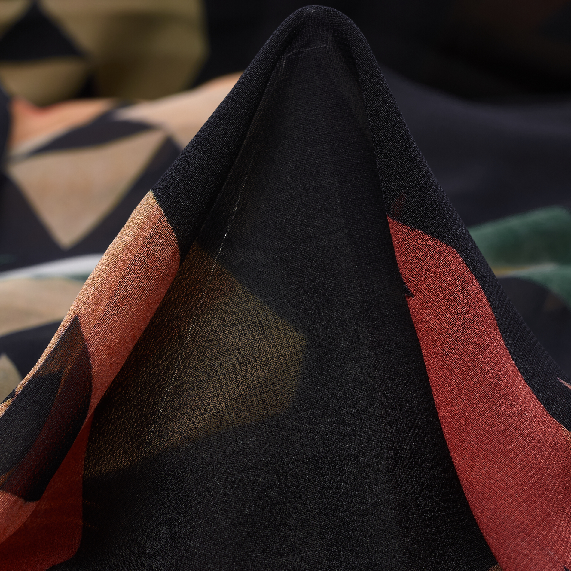 CRÊPE, PRINTED, TRANSPARENT, RAVEN BLACK&HOT FUDGE (F000031797)