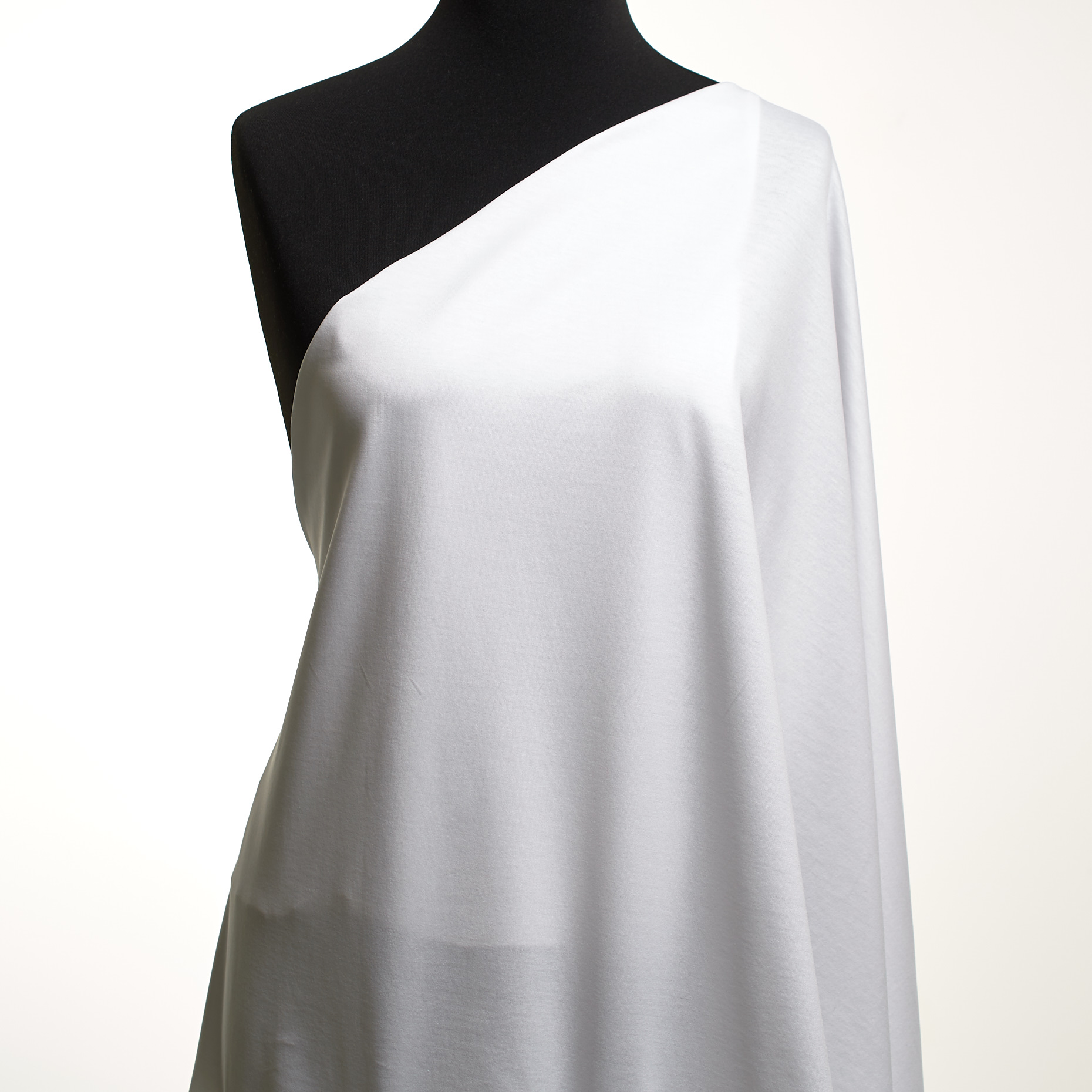 SINGLE JERSEY, COTTON, BRILLIANT WHITE (F000048949) - Mannequin