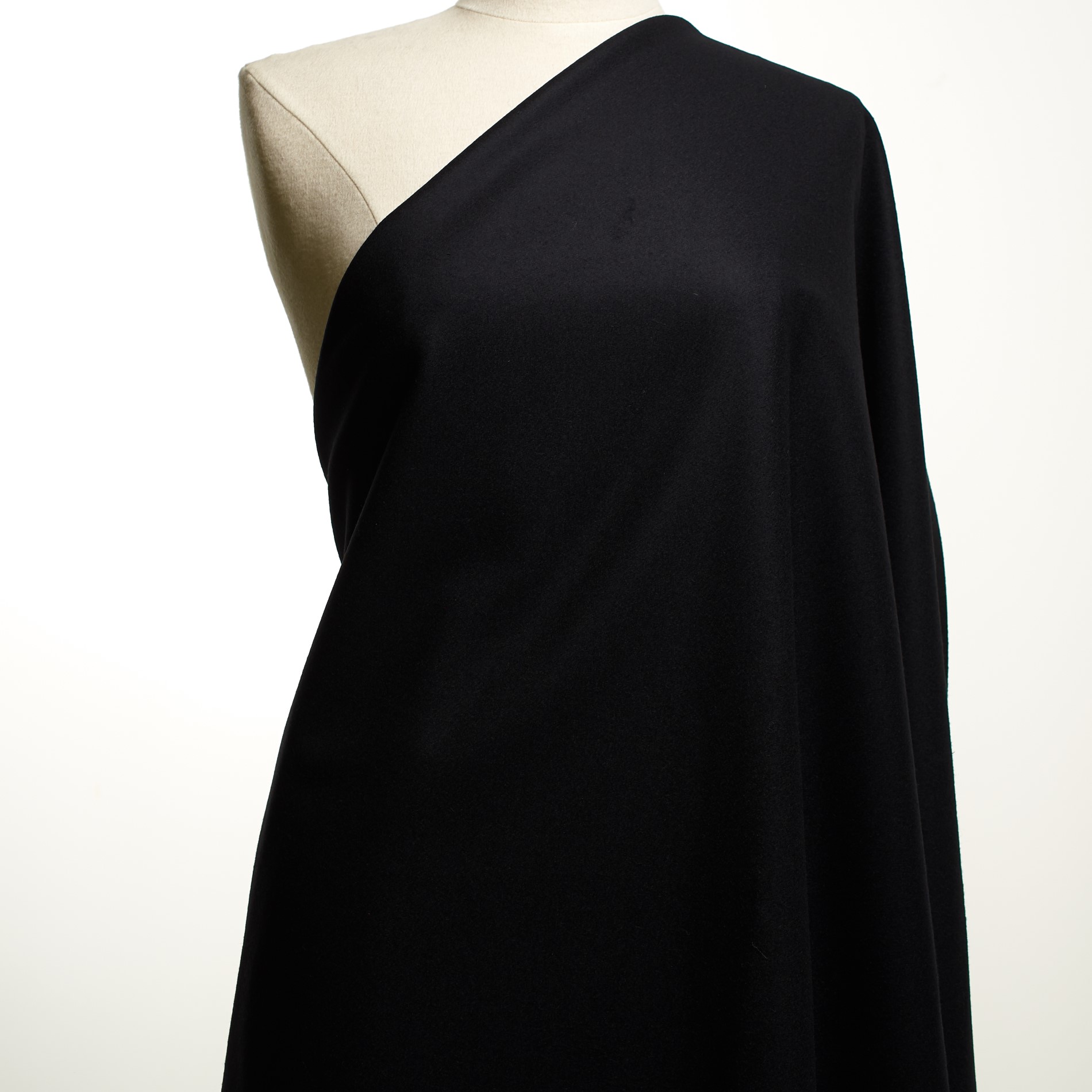 DRAP, WOOL BLEND, RAVEN BLACK (P2-0000940) - Mannequin