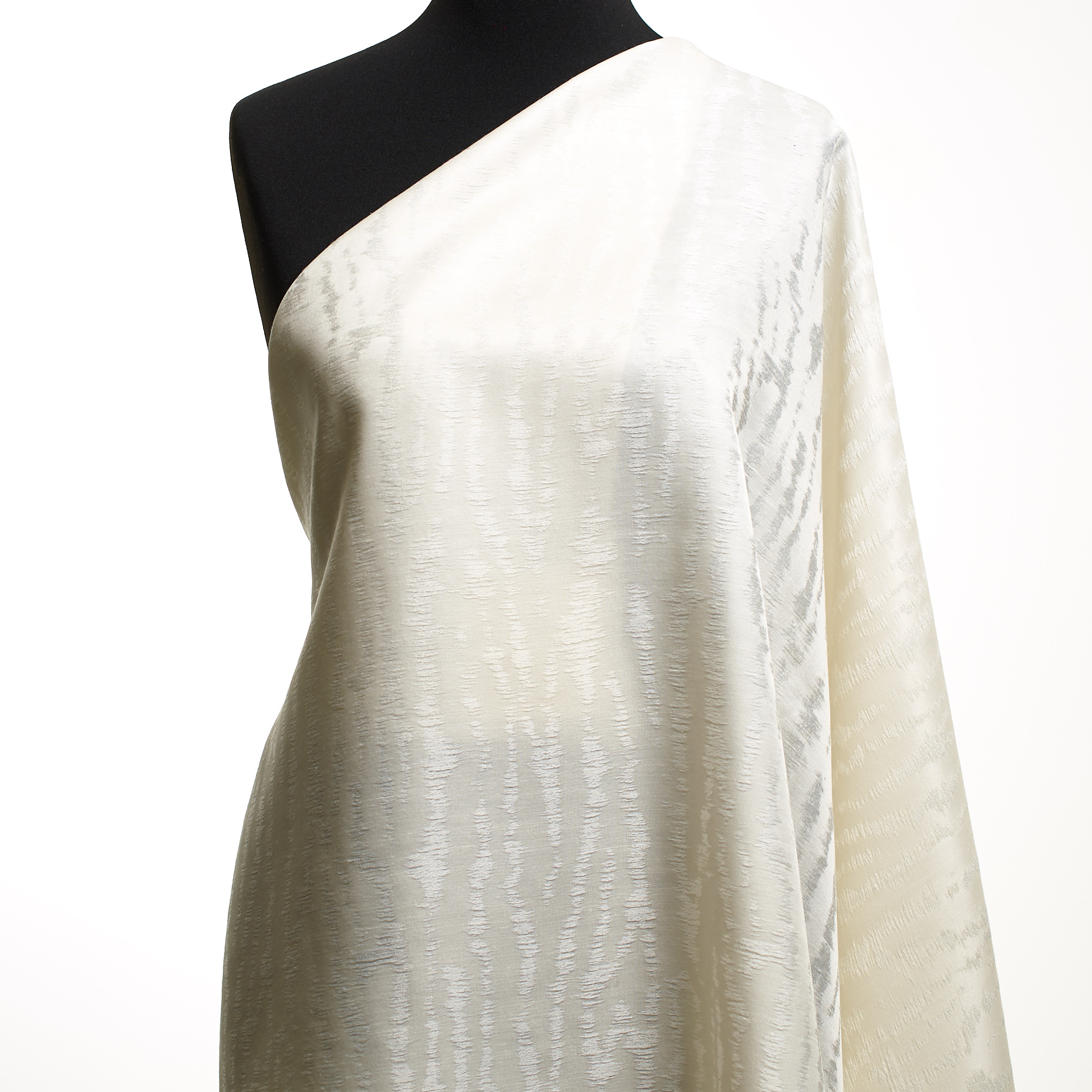 JACQUARD, MOIRÉ, SILK, LUCENT WHITE (P000005090) - Mannequin