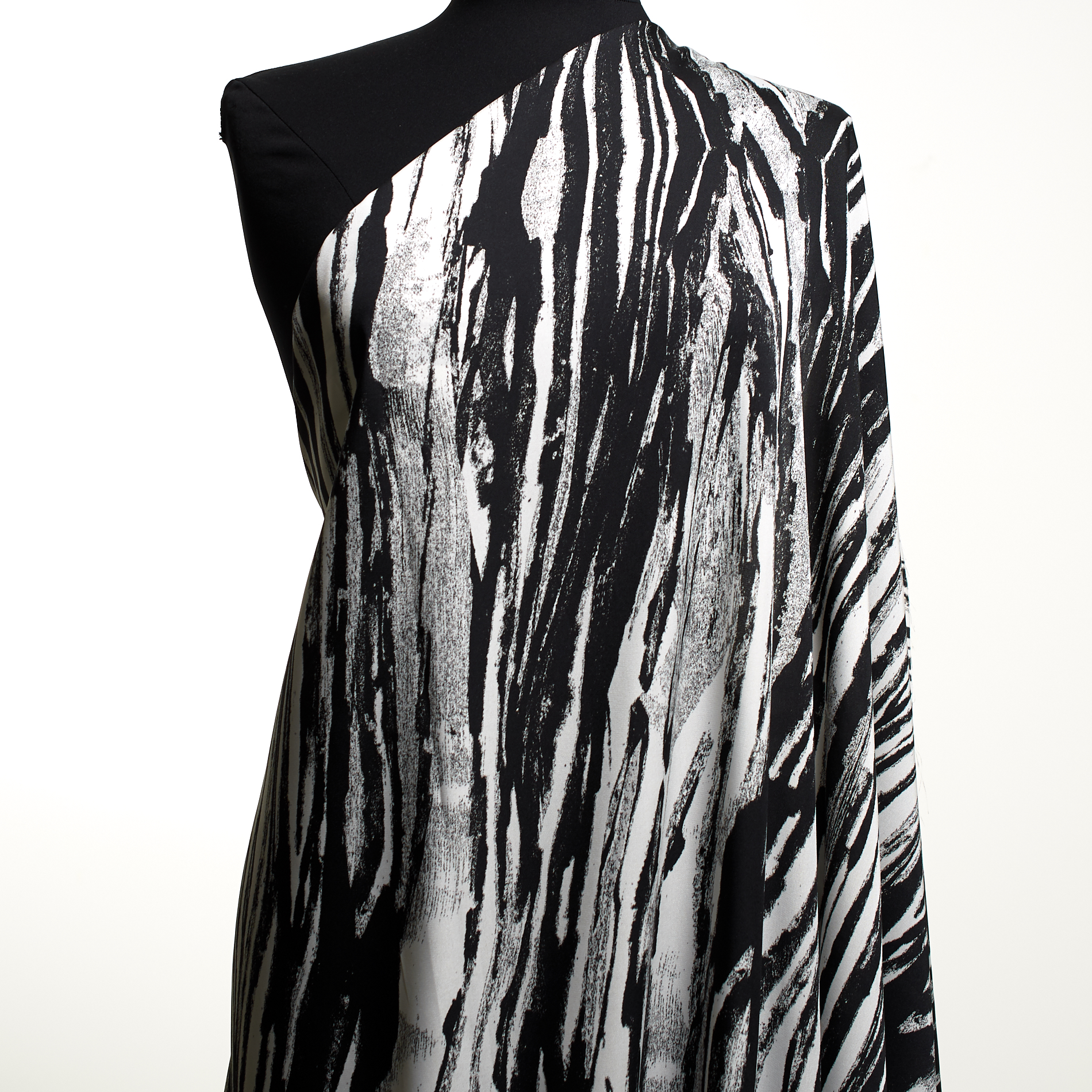 Twill, Bedruckt, Raven Black&Brilliant White (F000035297) - Schaufensterpuppe