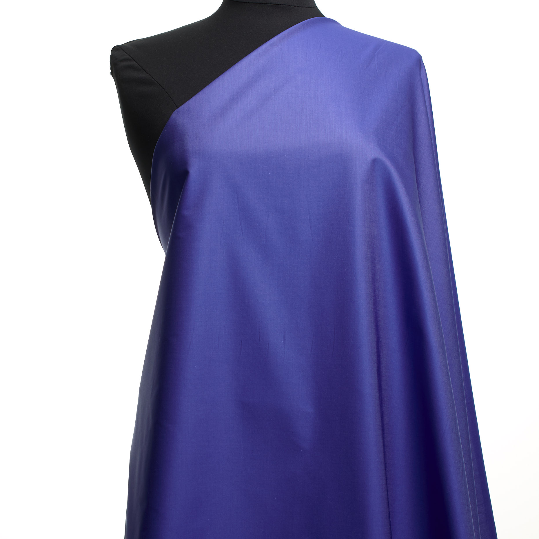 CHAMBRAY, VISCOSE, DEEP ULTRAMARINE (F000036203) - Mannequin