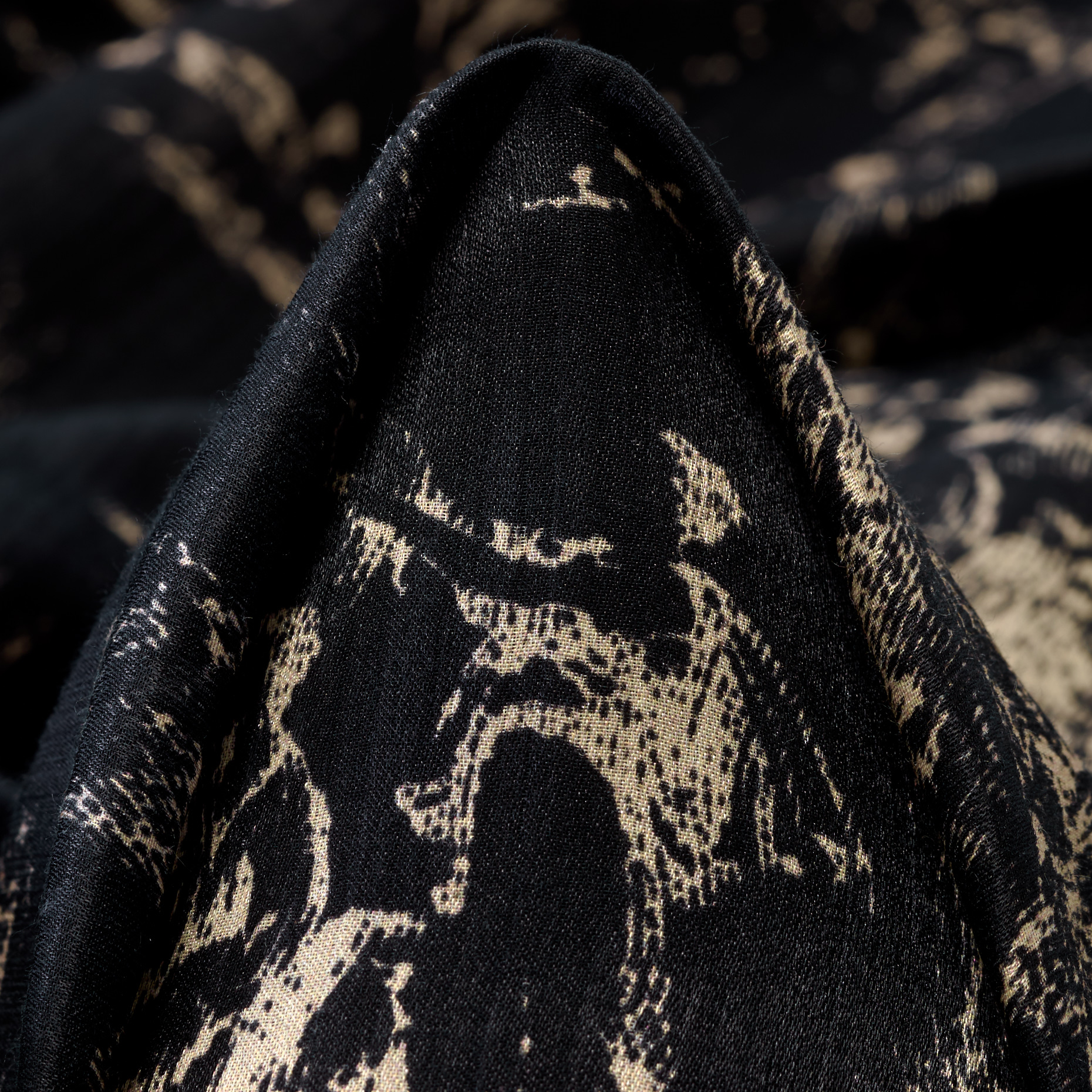 CHIFFON, COTTON, SILK, JET BLACK&ALMOND PEACH (T0000715)