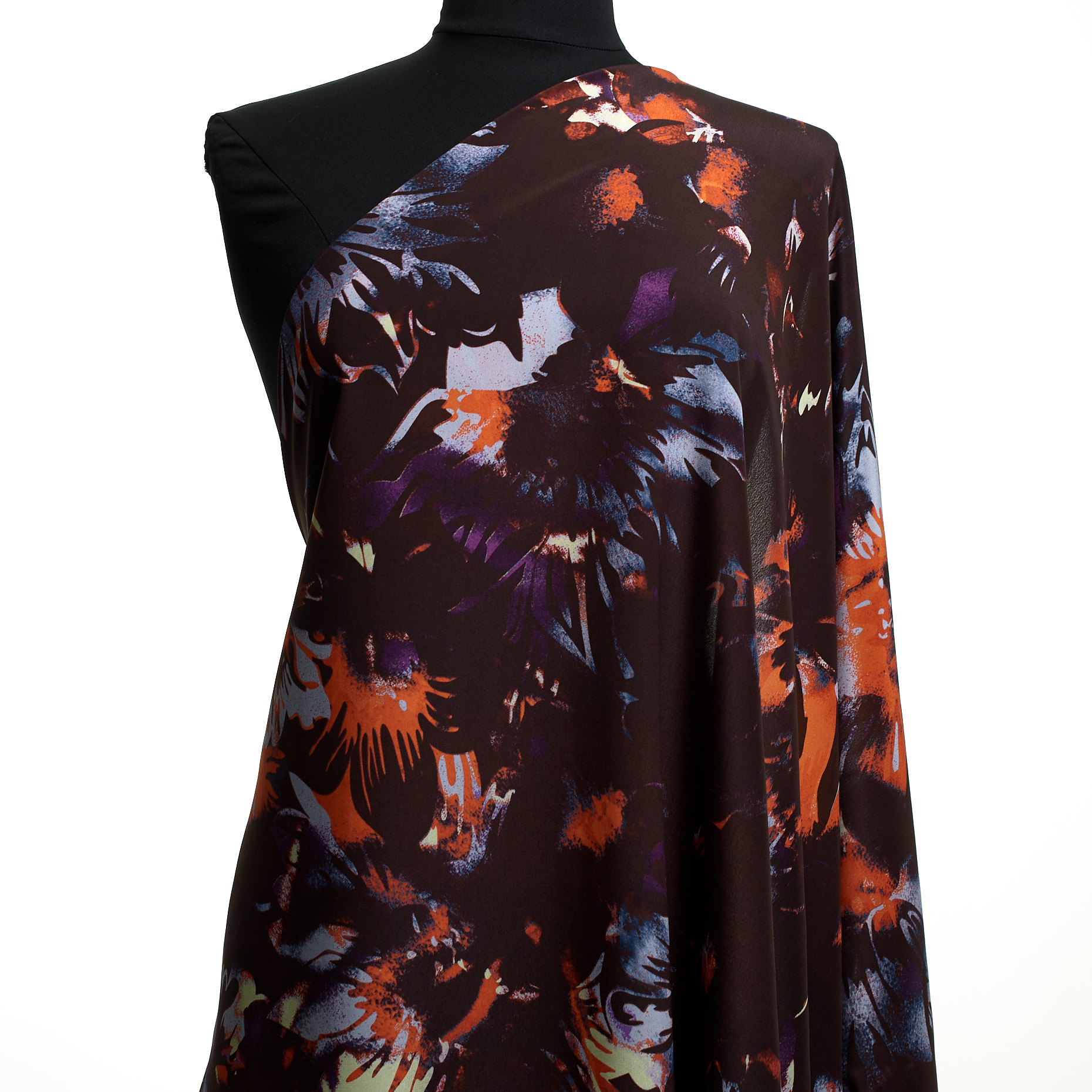 CRÊPE, SILK, PRINTED, MANDARIN RED&BLACK COFFEE (T0000655) - Mannequin