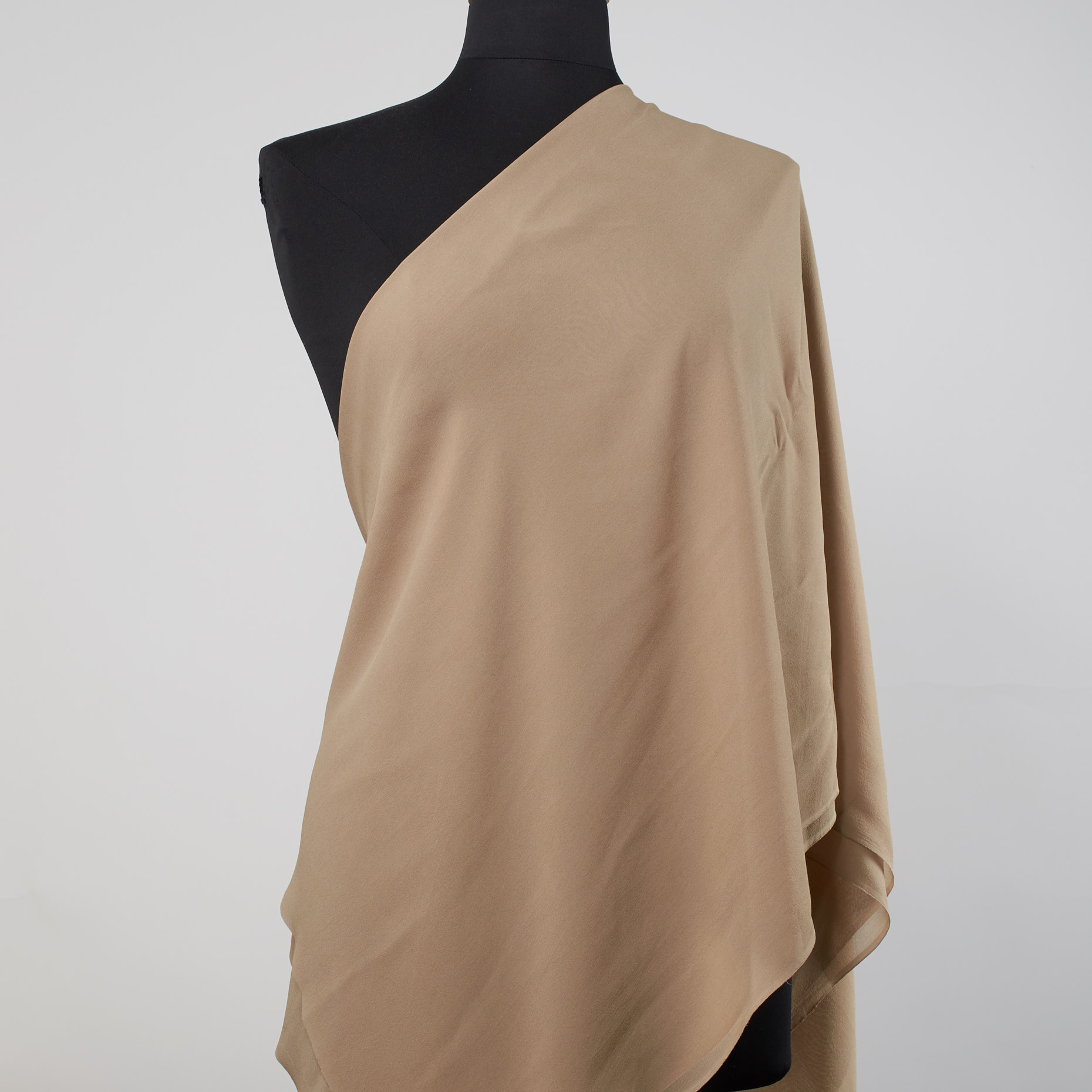 SILK, CRÊPE, POWDER (F000024423) - Mannequin
