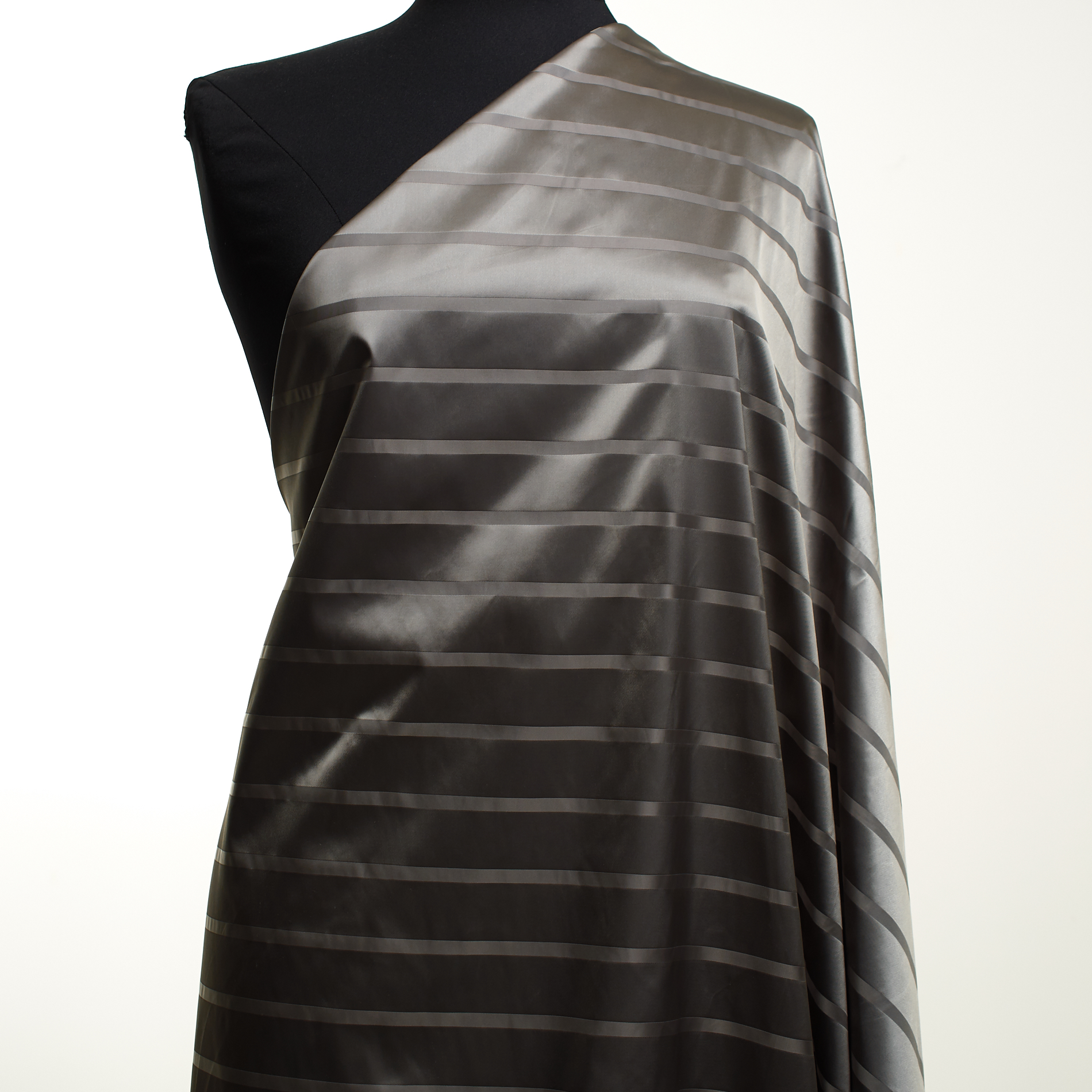 OUTDOOR, NYLON, STEEPLE GRAY (F0000656) - Mannequin