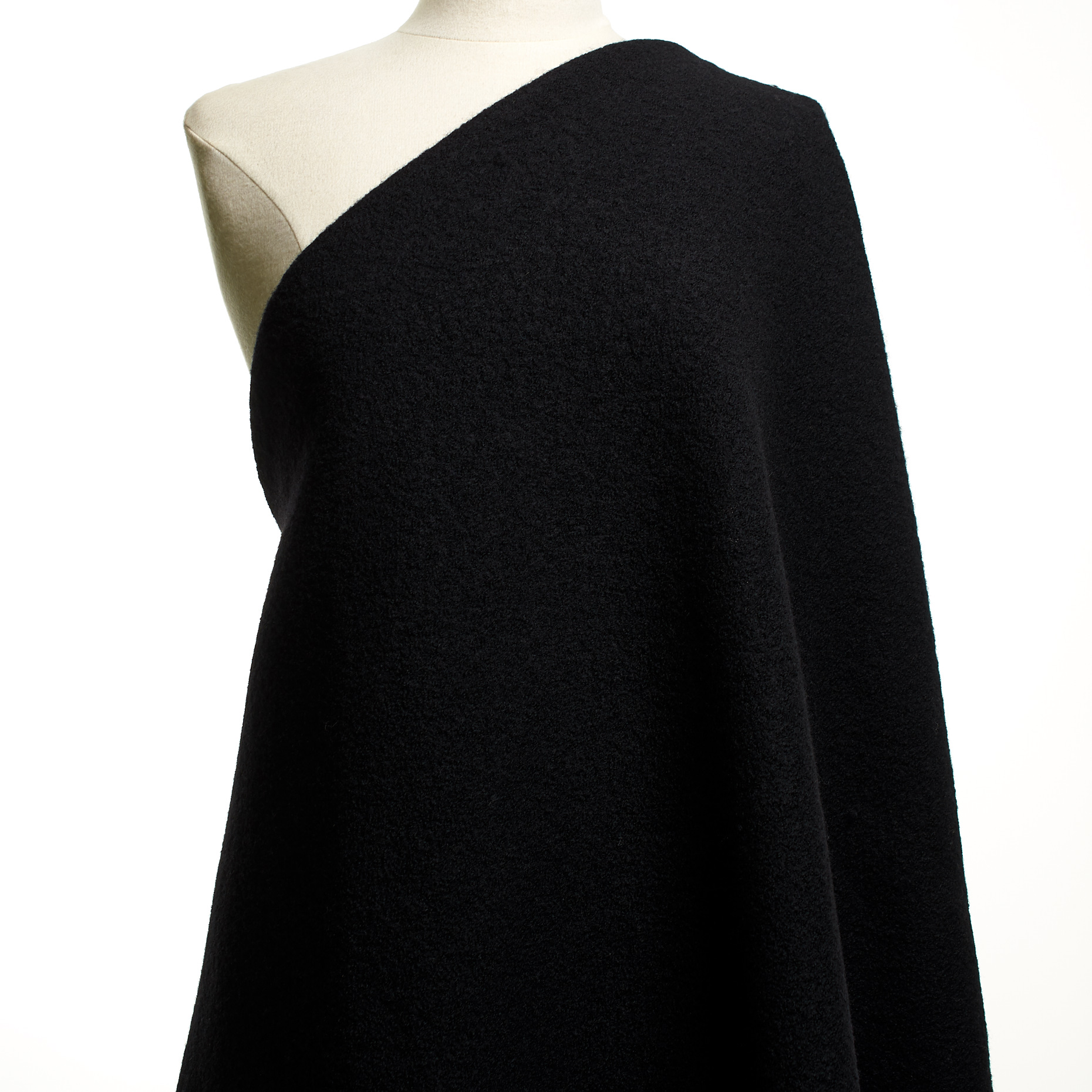 Букле, Варёная Шерсть, Виргинская Шерсть, Jet Black (F000049583) - Манекен