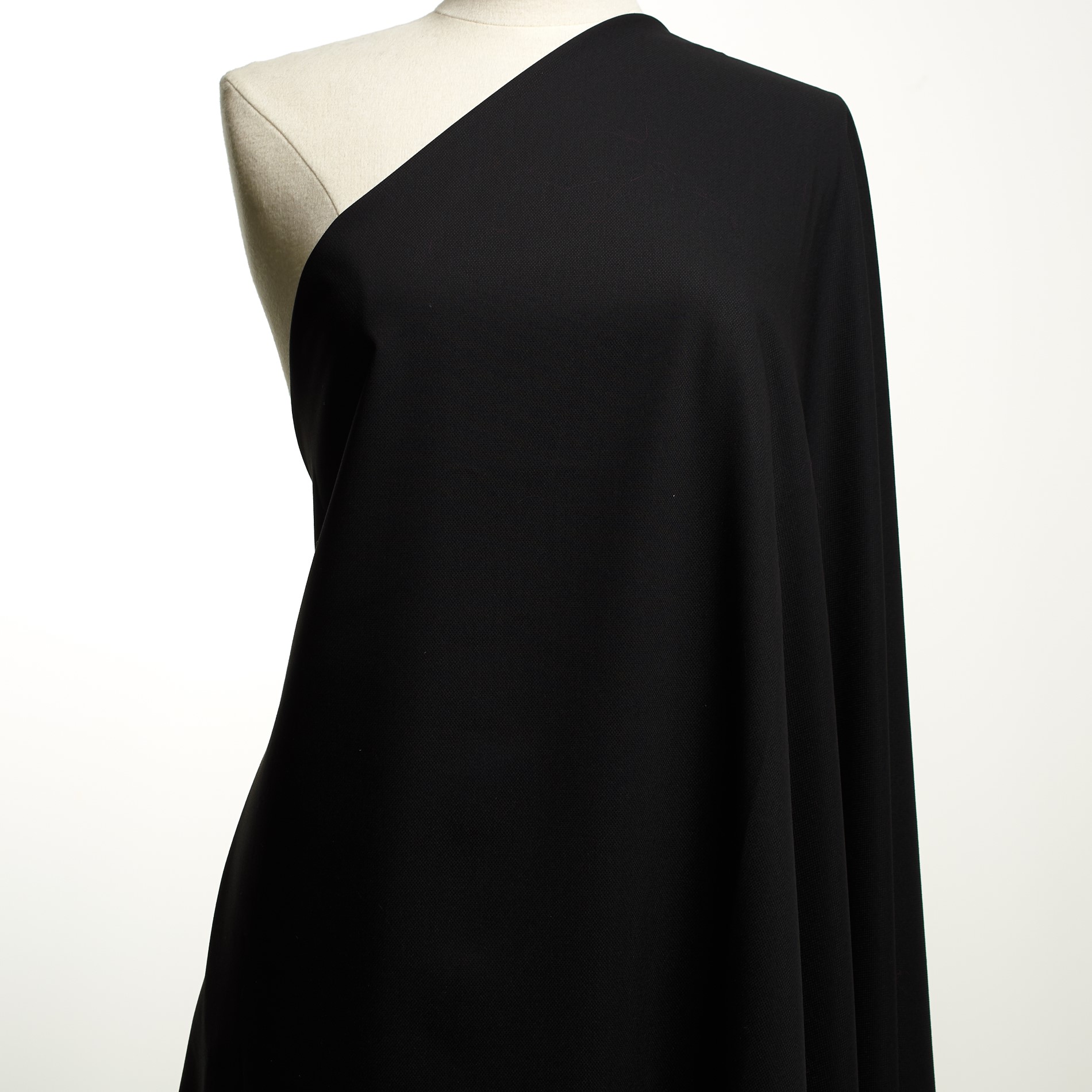 PIQUÉ, VISCOSE BLEND, ELASTIC, RAVEN BLACK (F000031096) - Mannequin