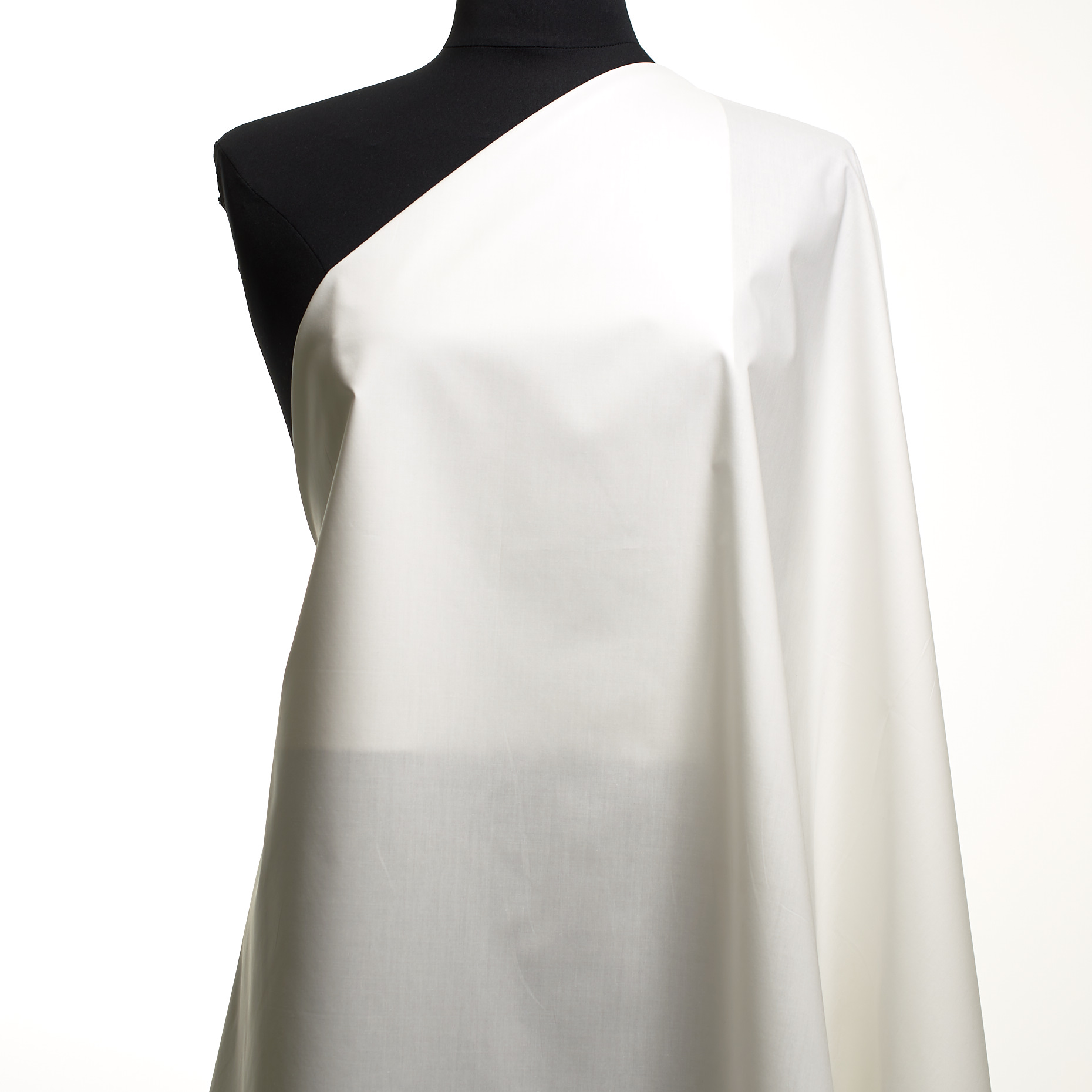 POPLIN, COTTON, BRILLIANT WHITE (F000048465) - Mannequin