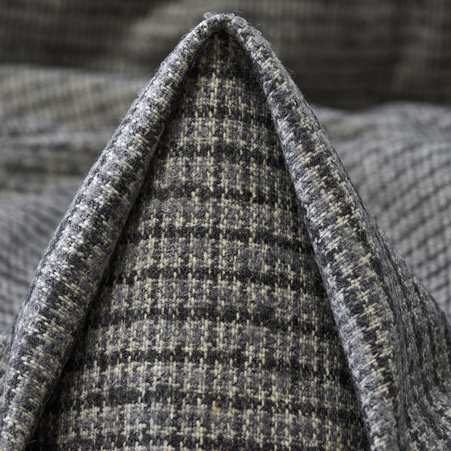 WOOL, VISCOSE BLEND, MICRO DESIGN, BRUSHED NICKEL&VOLCANIC ASH